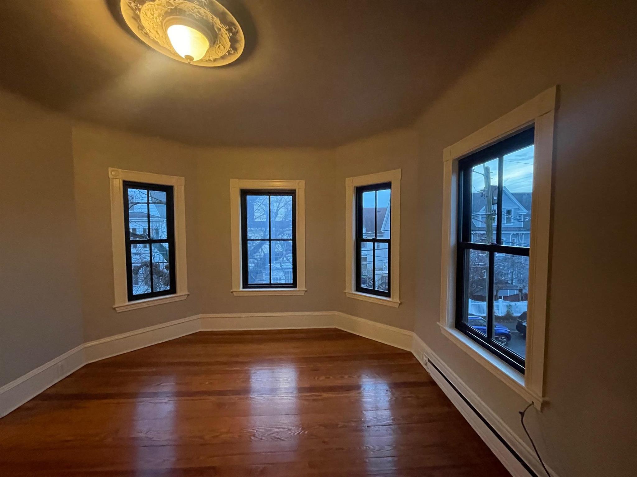 8 Charnwood, Davis Square