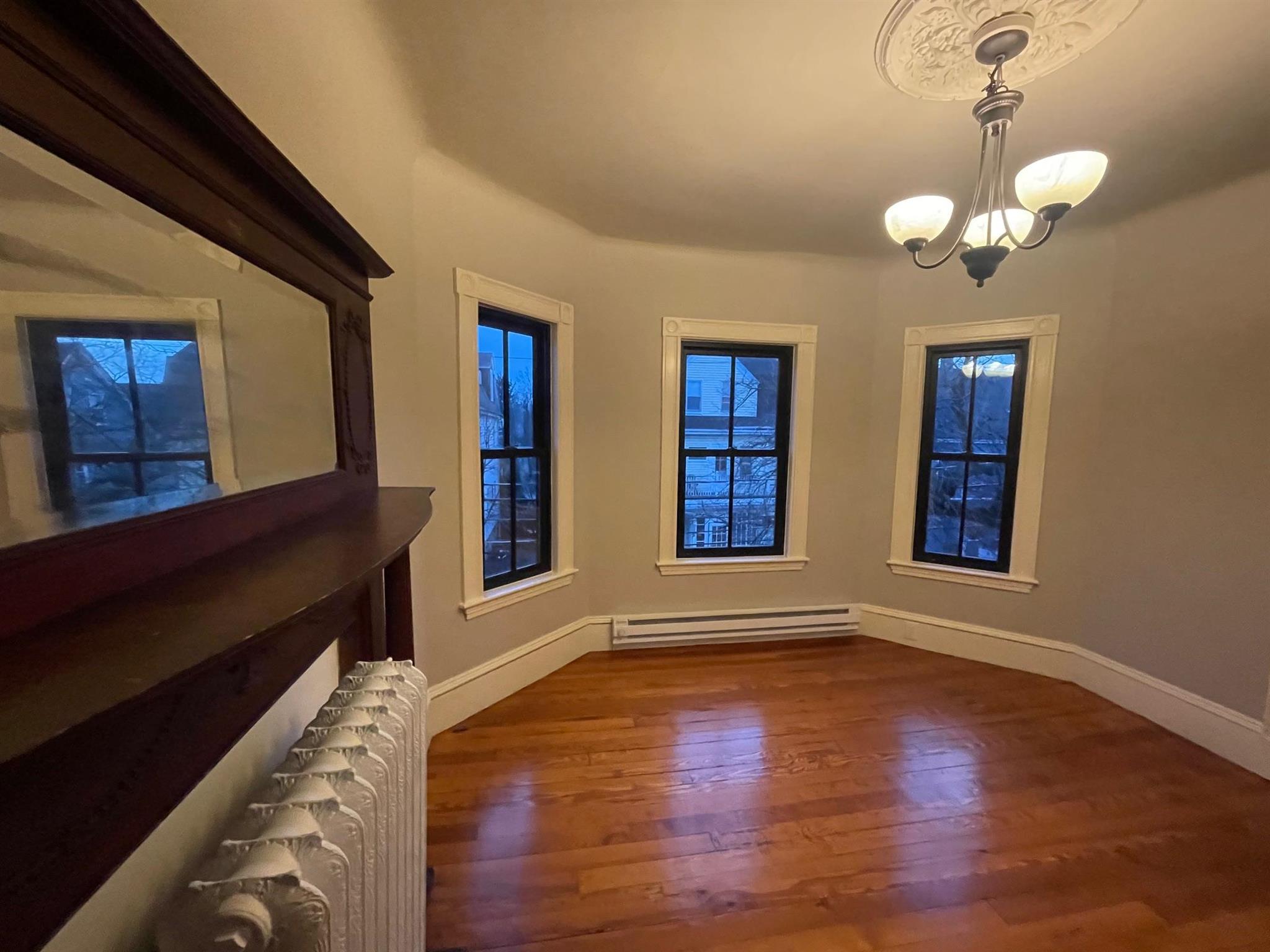 8 Charnwood, Davis Square