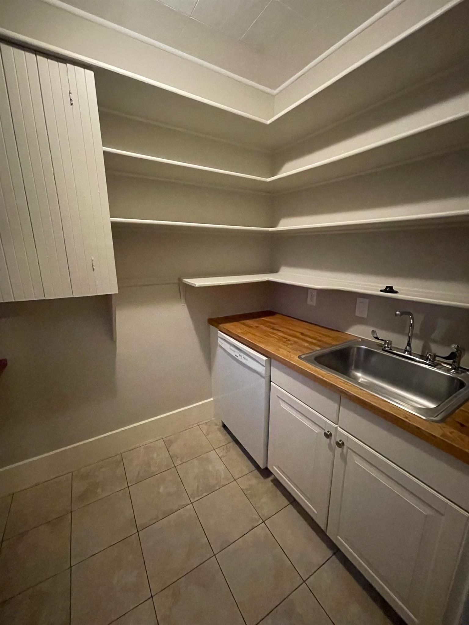 8 Charnwood Rd, Davis Square