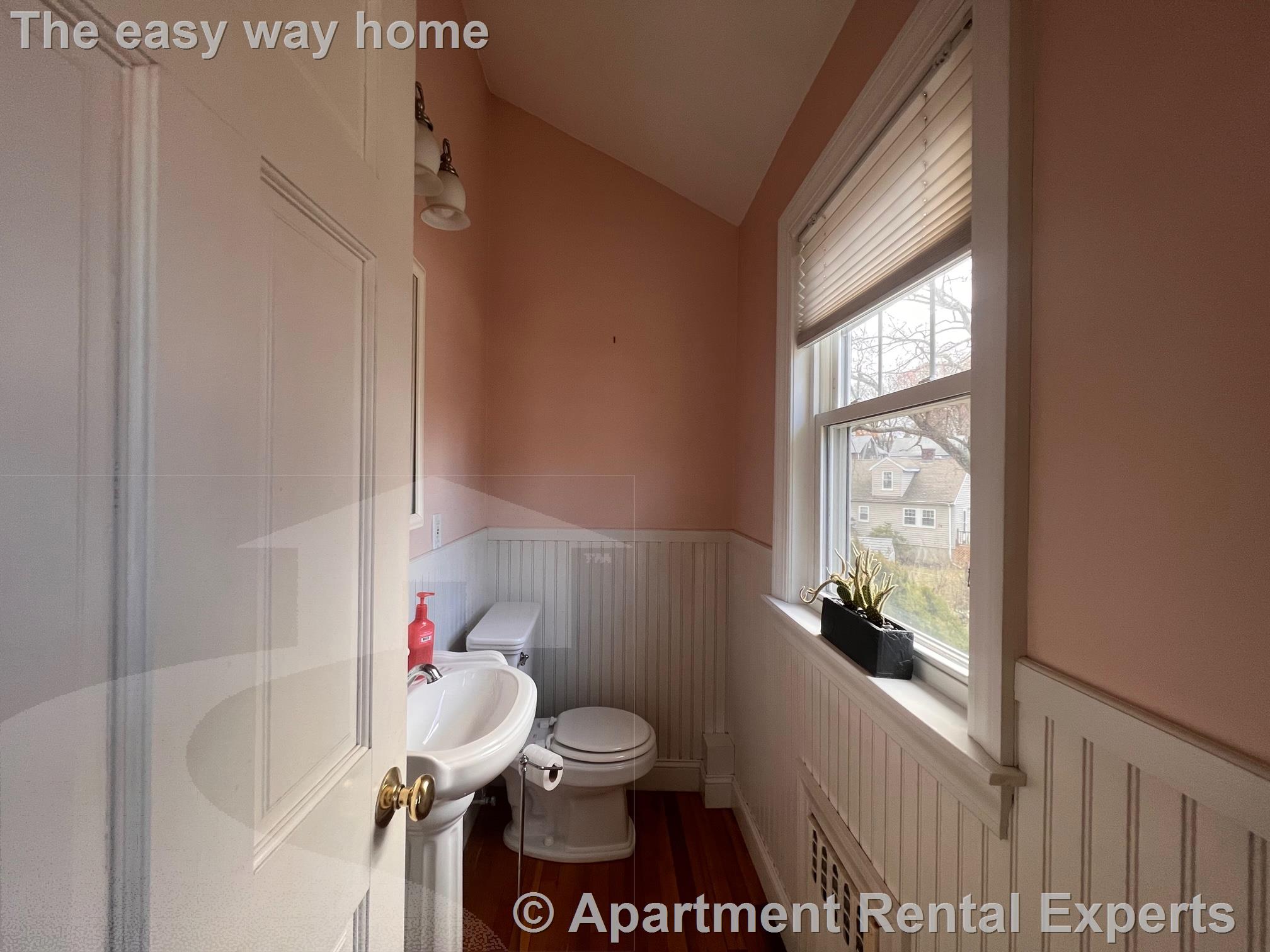 137 Sunset Rd, Arlington