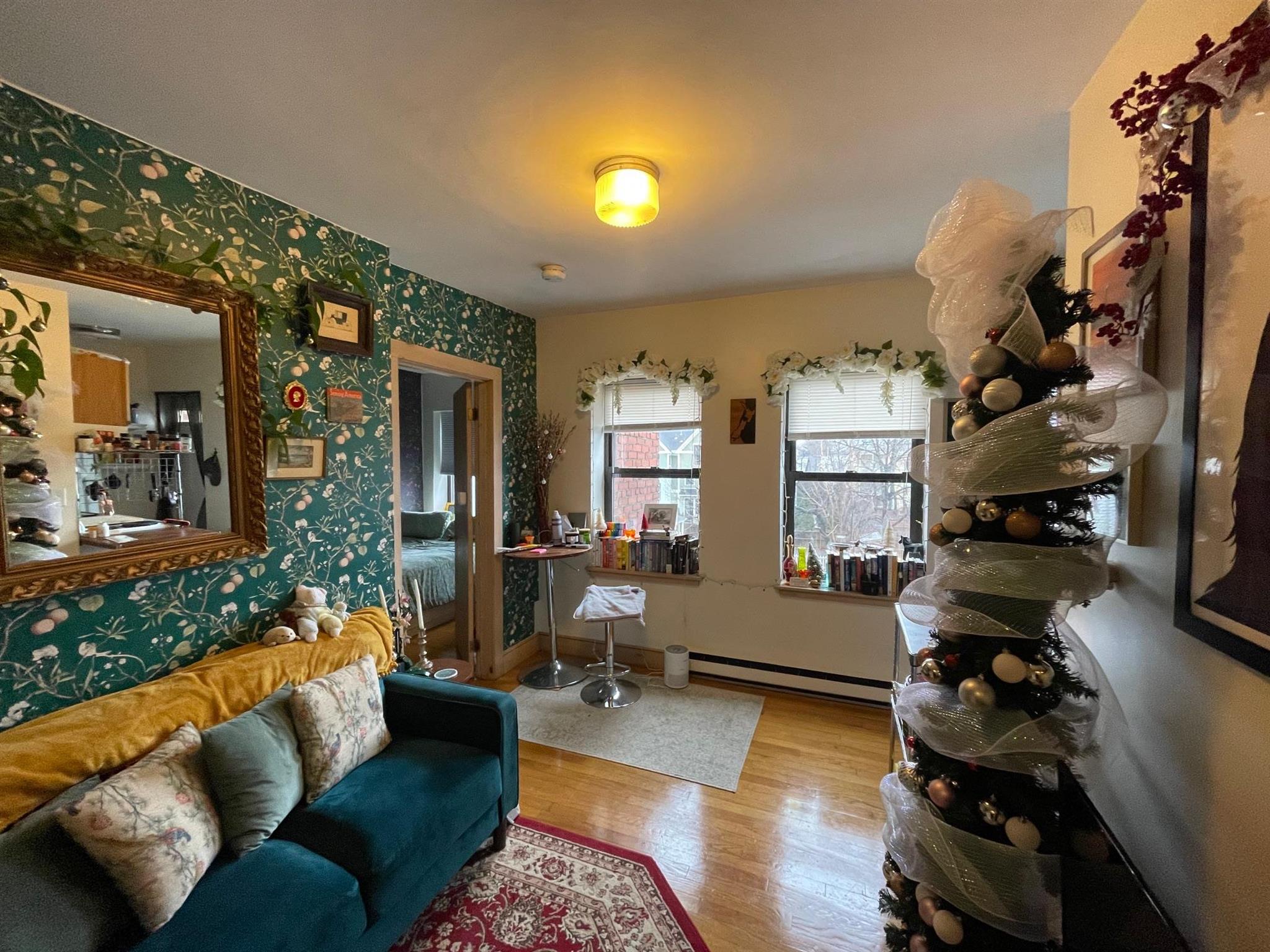 43 Ivaloo, East Somerville