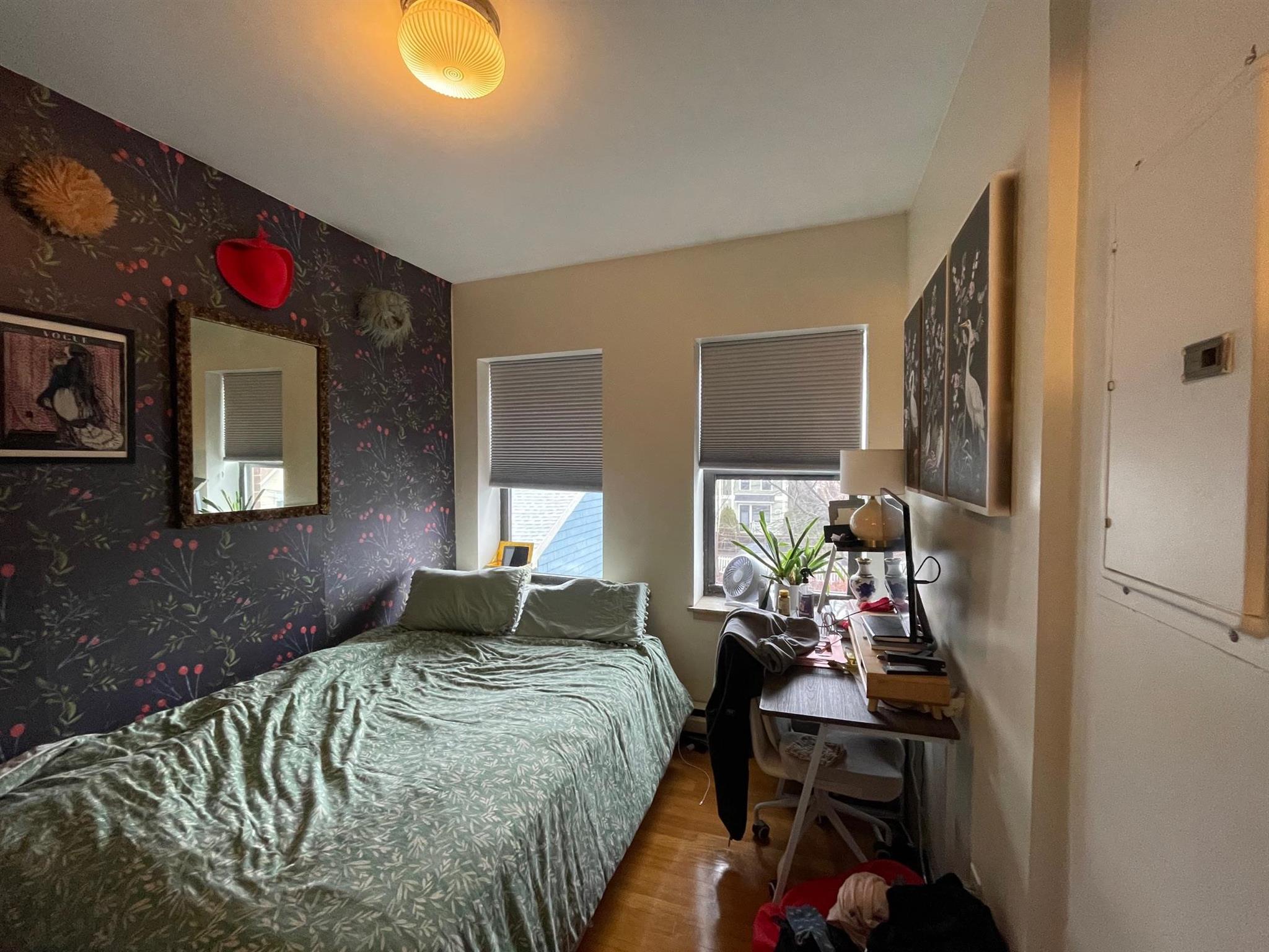 43 Ivaloo, East Somerville