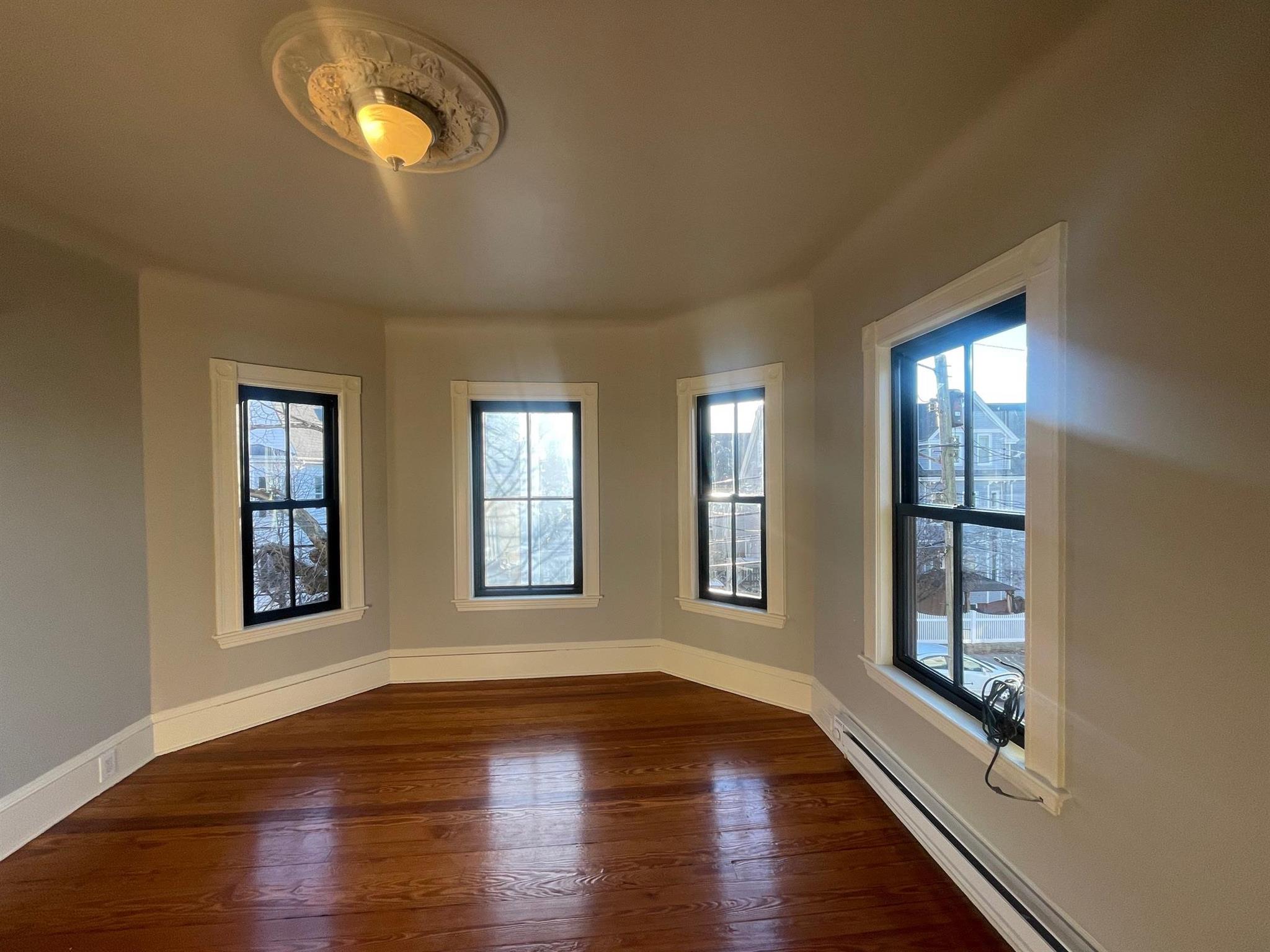 8 Charnwood Rd, Davis Square