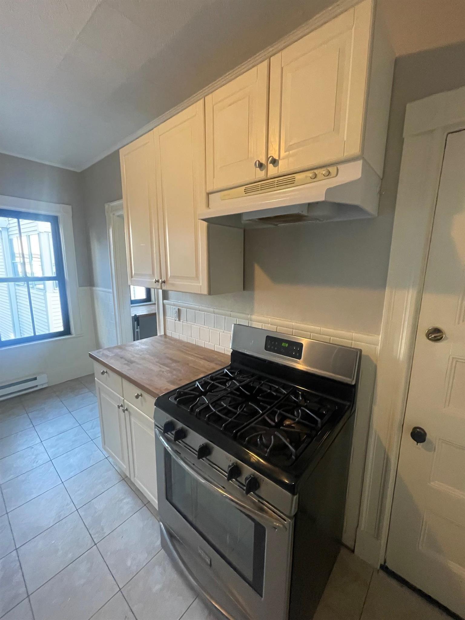 8 Charnwood Rd, Davis Square