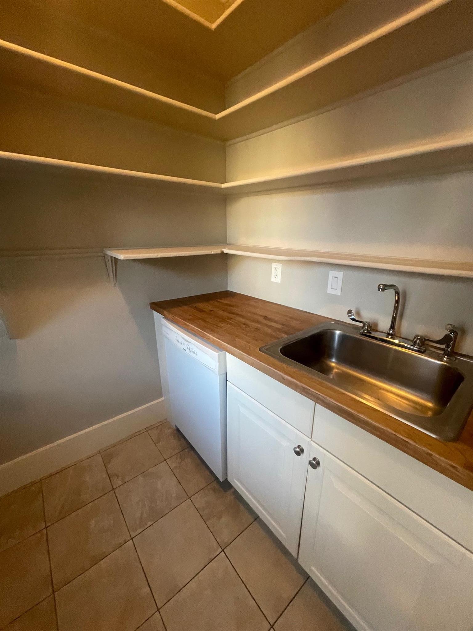 8 Charnwood Rd, Davis Square