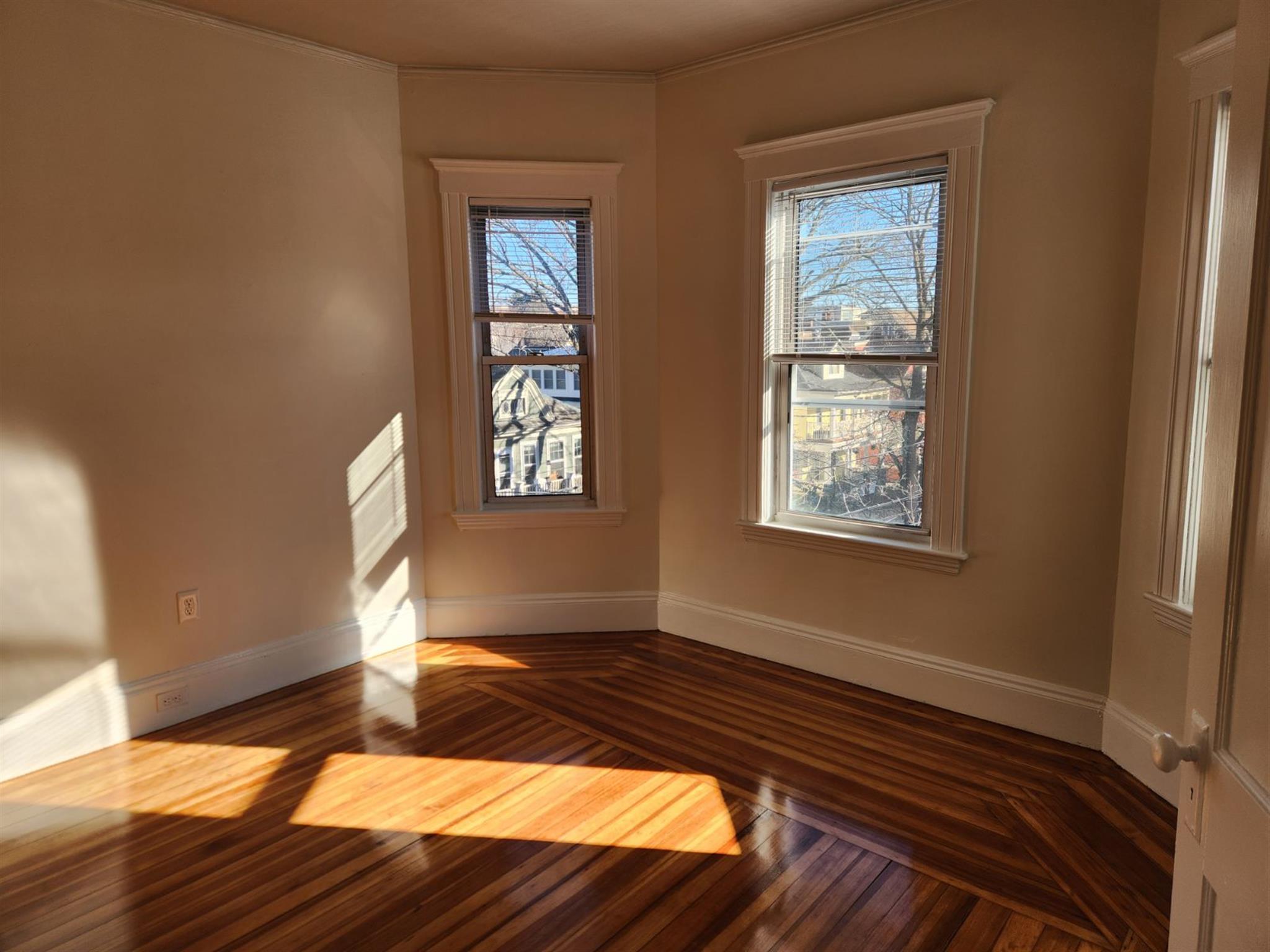 42 Belknap St, West Somerville