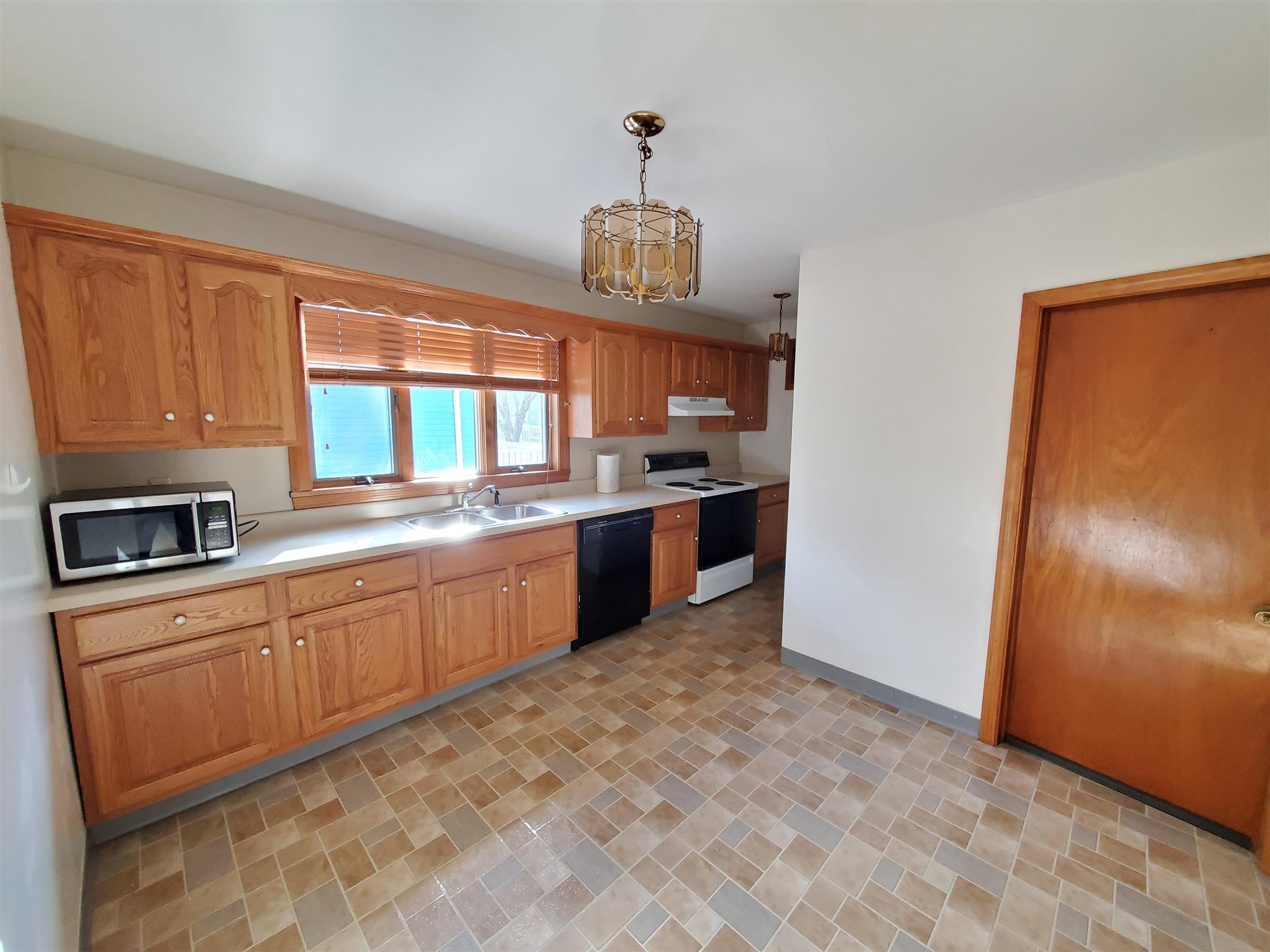 108 Pearson Rd, Ball Square