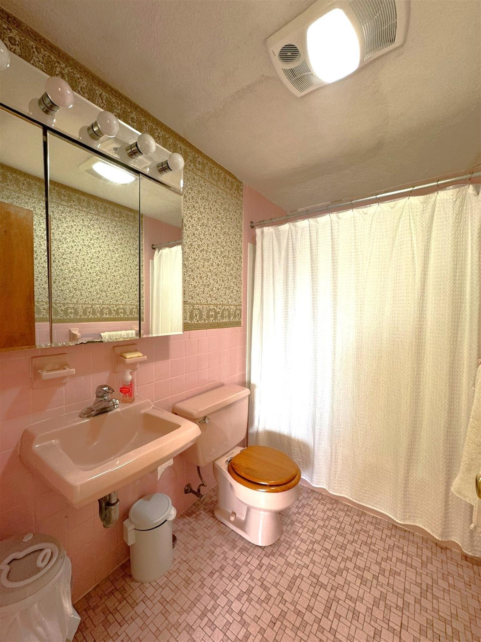 18 Hamilton Rd, Arlington