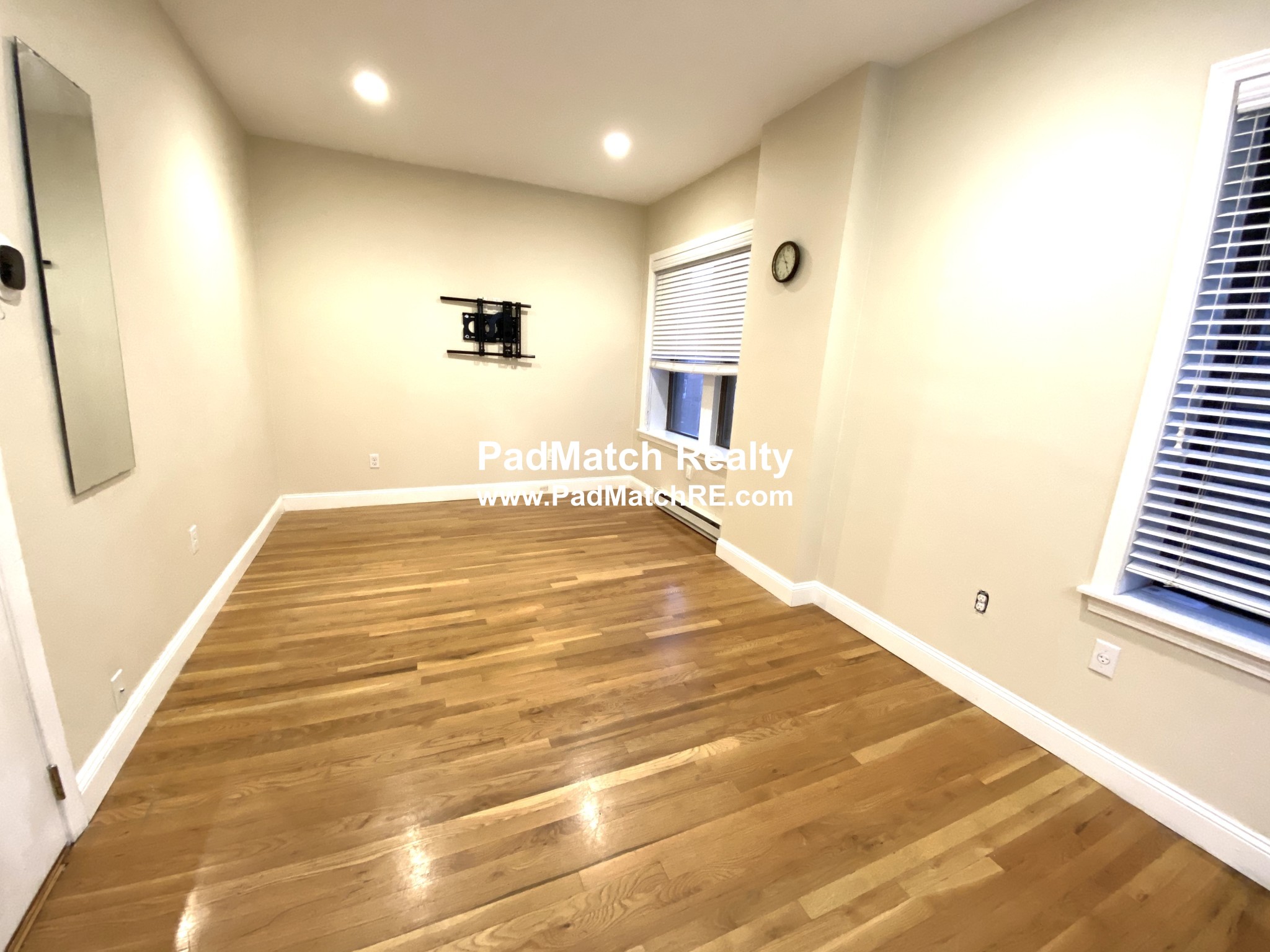 328 Commercial St, North End