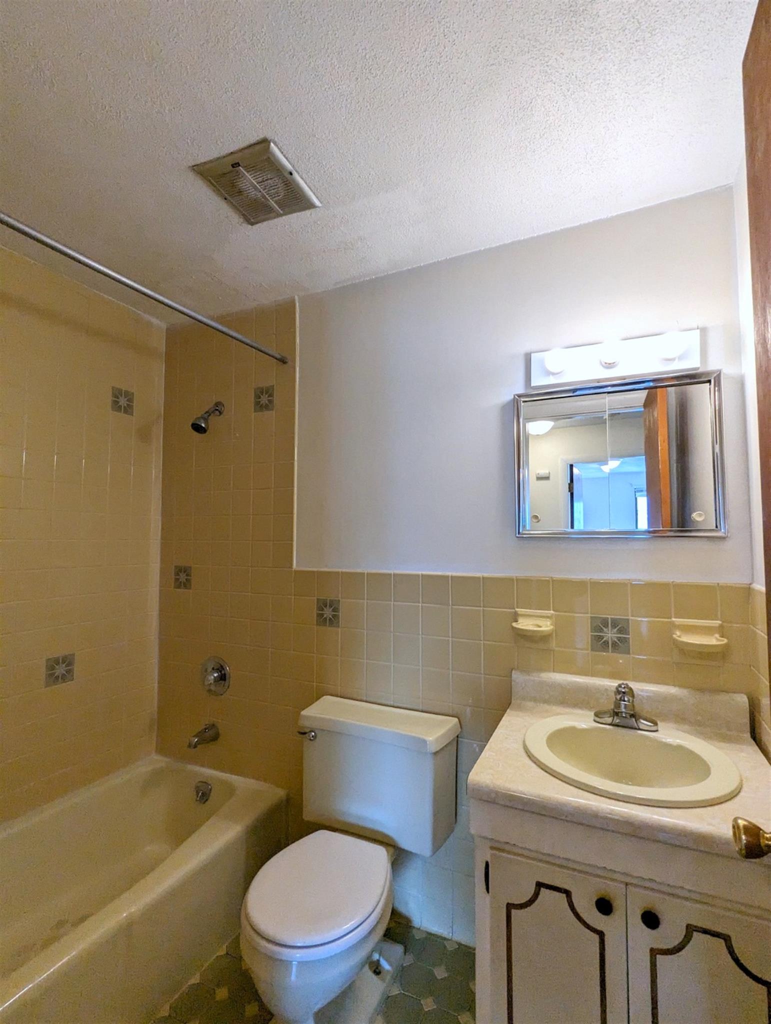 86 Newbury St, Teele Square