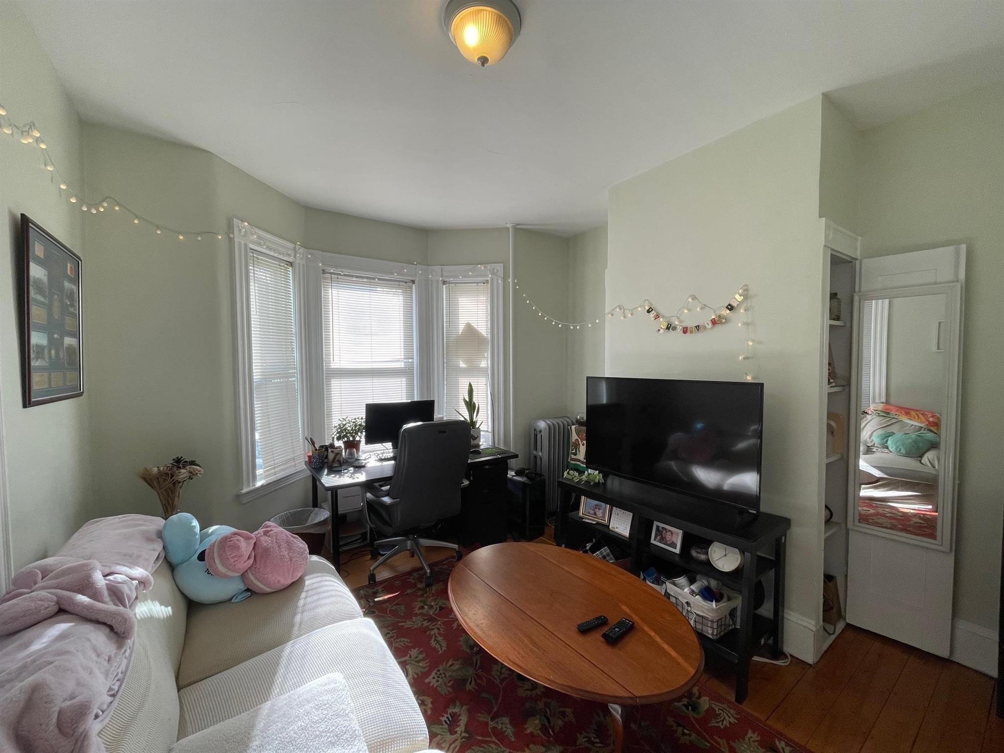 77 Dover St, Davis Square