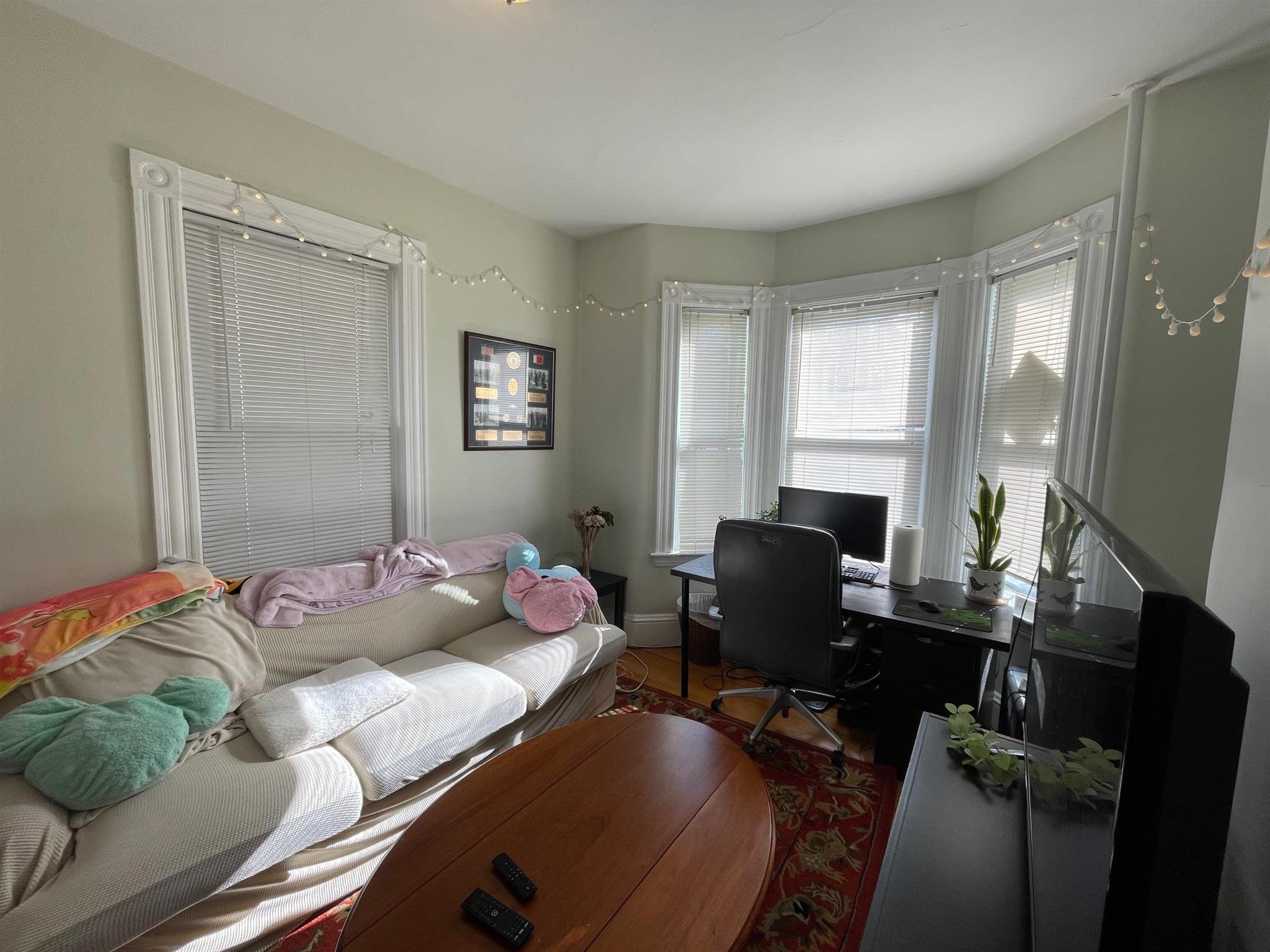 77 Dover St, Davis Square