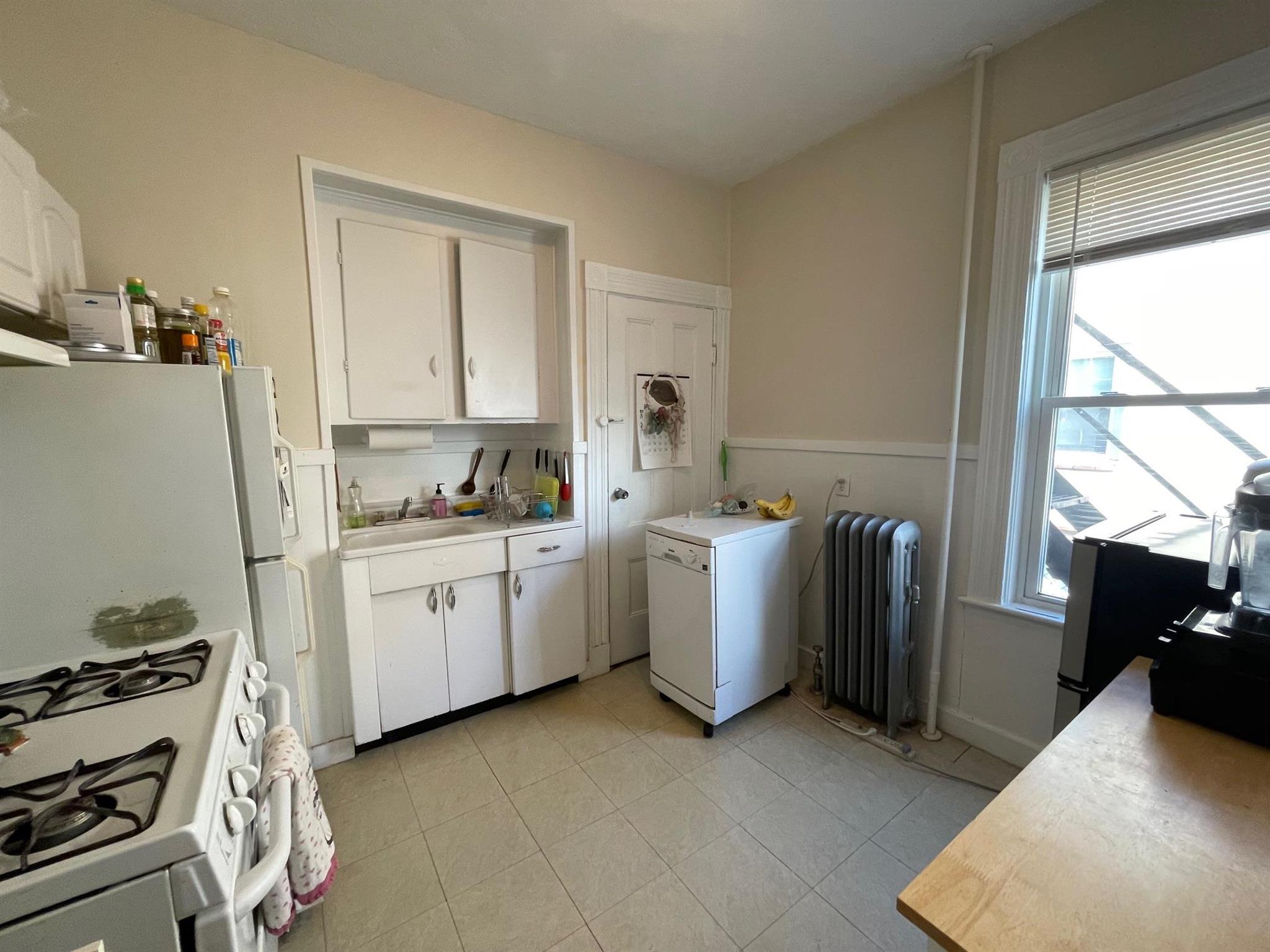 77 Dover St, Davis Square