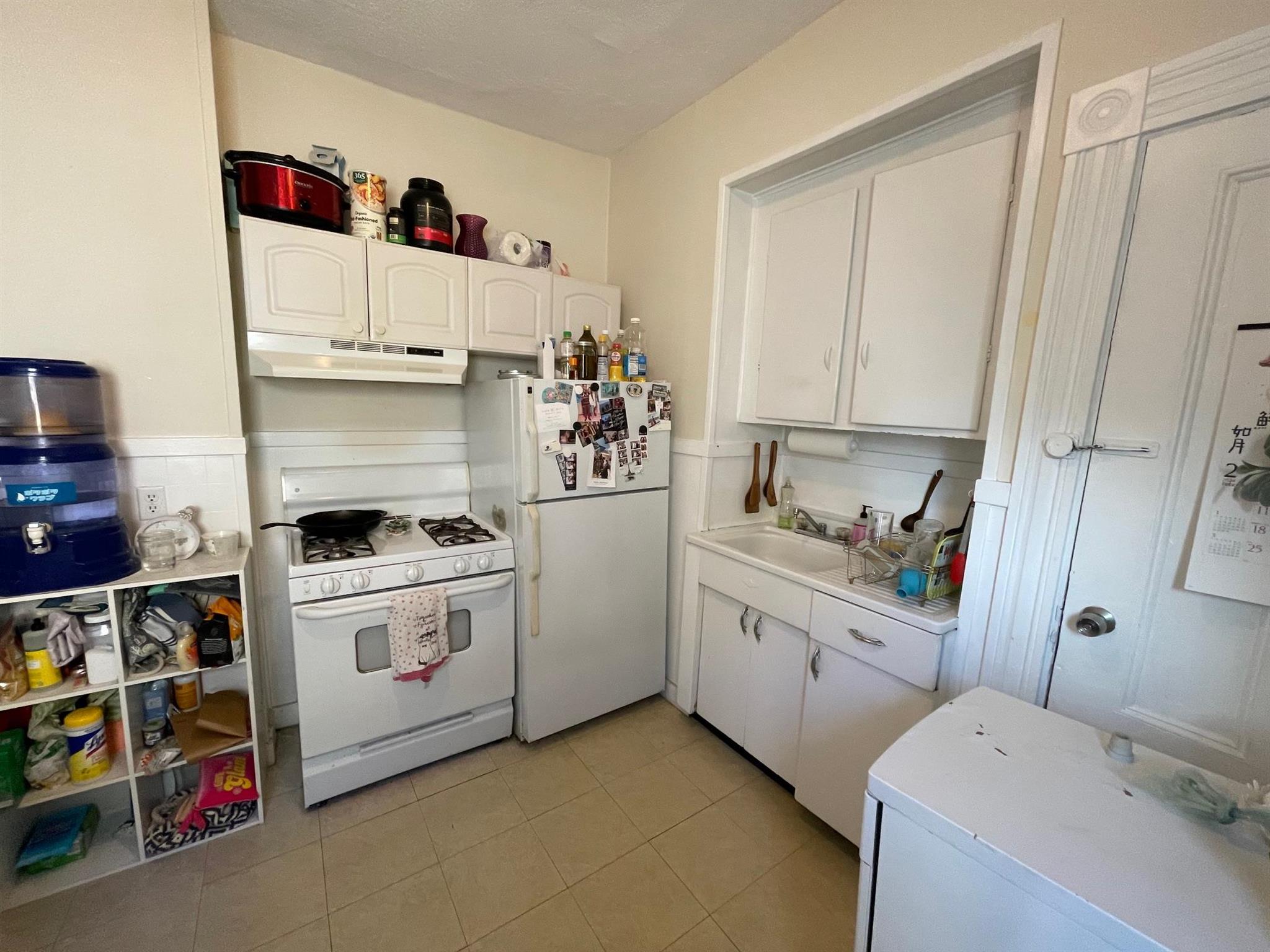 77 Dover St, Davis Square