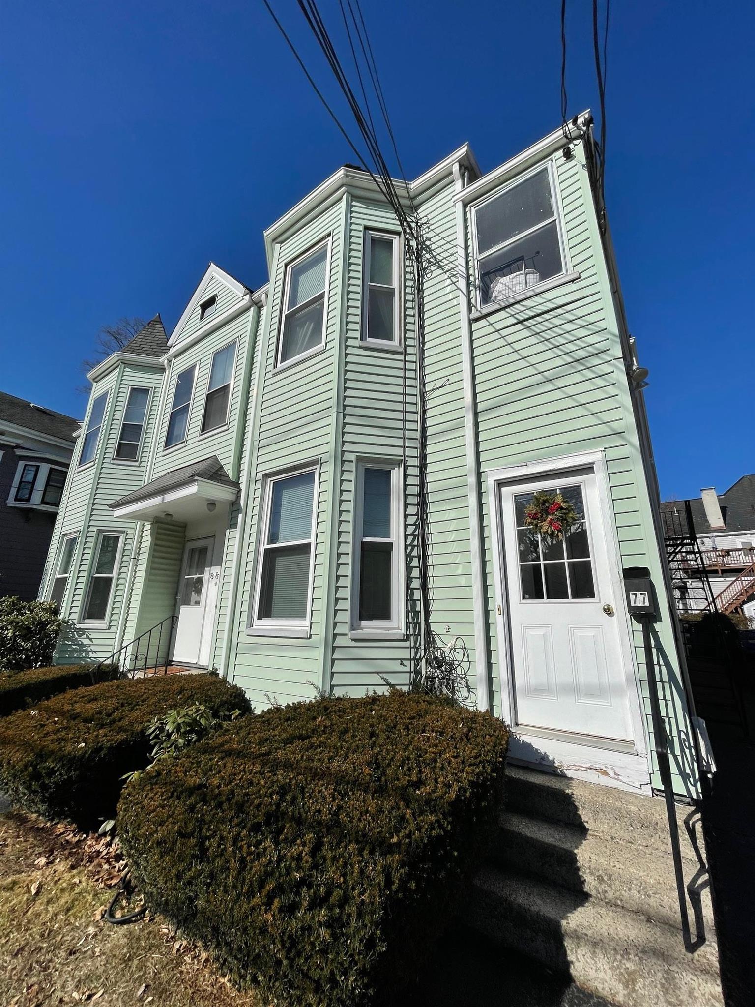 77 Dover St, Davis Square