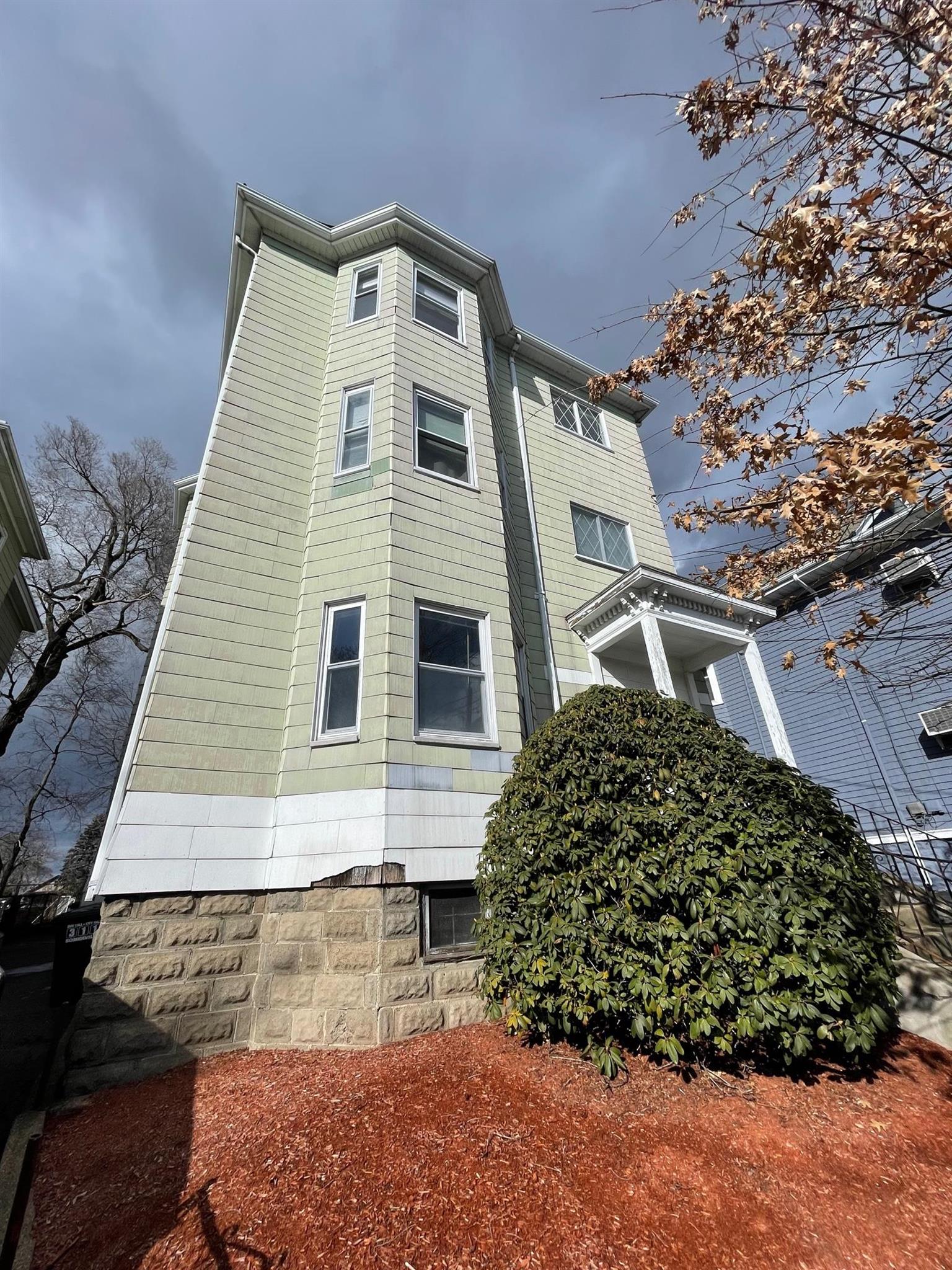 61 Clarendon Ave, Davis Square