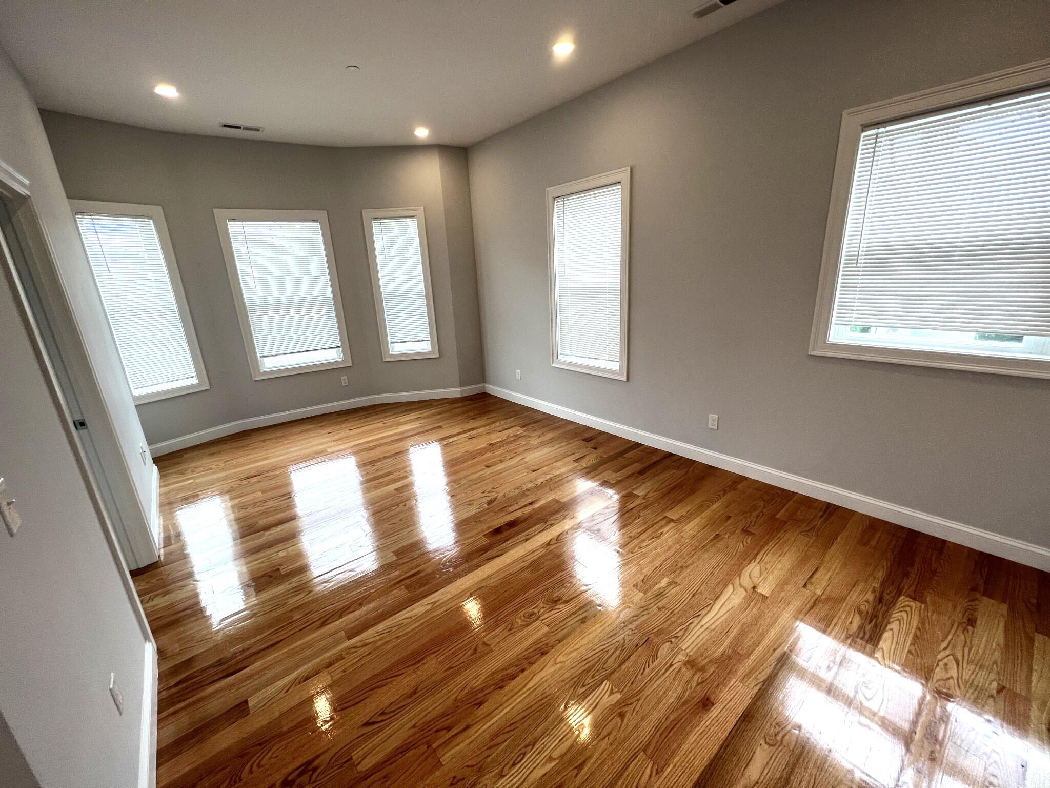 126 Cross St, East Somerville