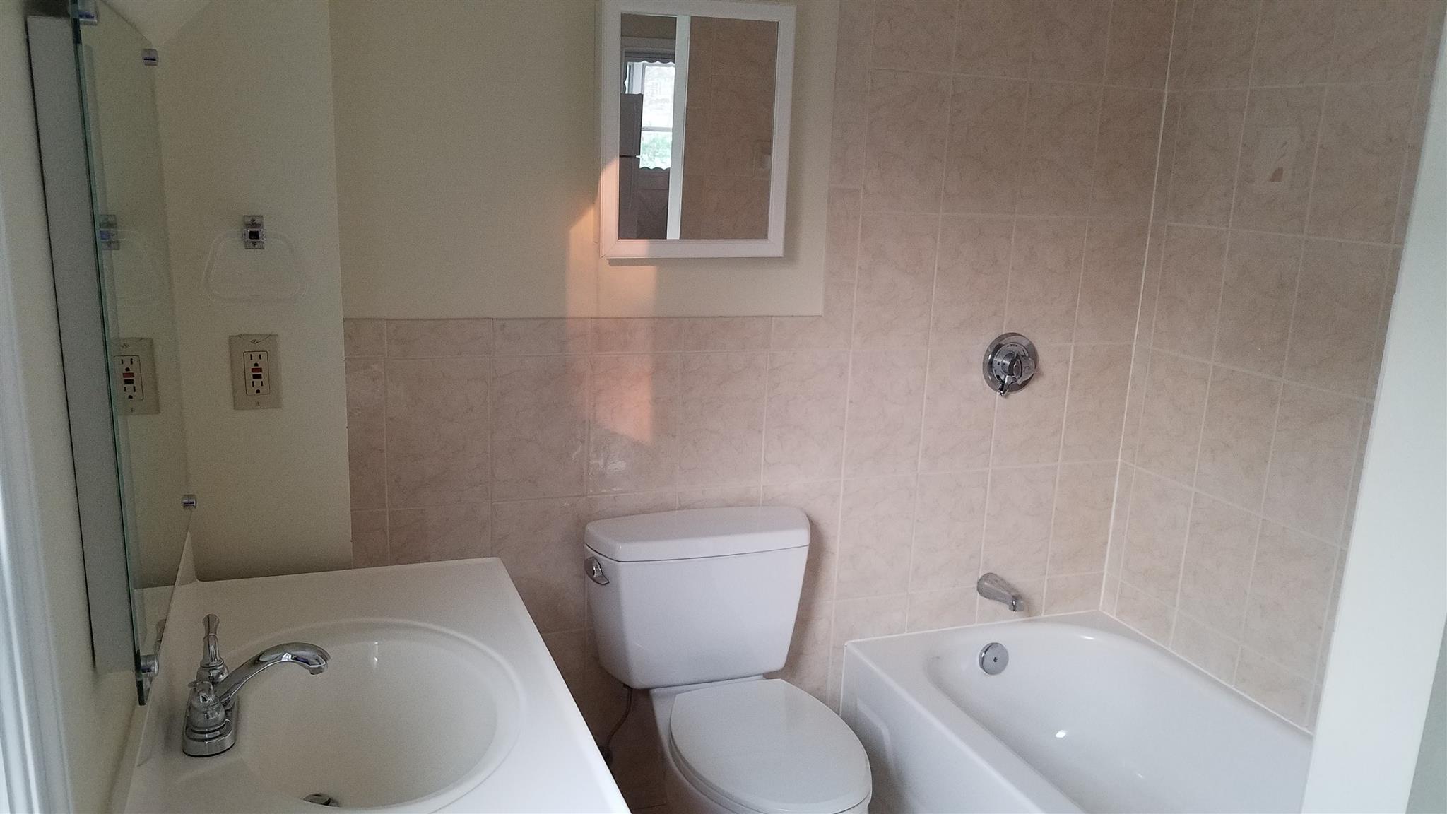 586 Main St, South Medford