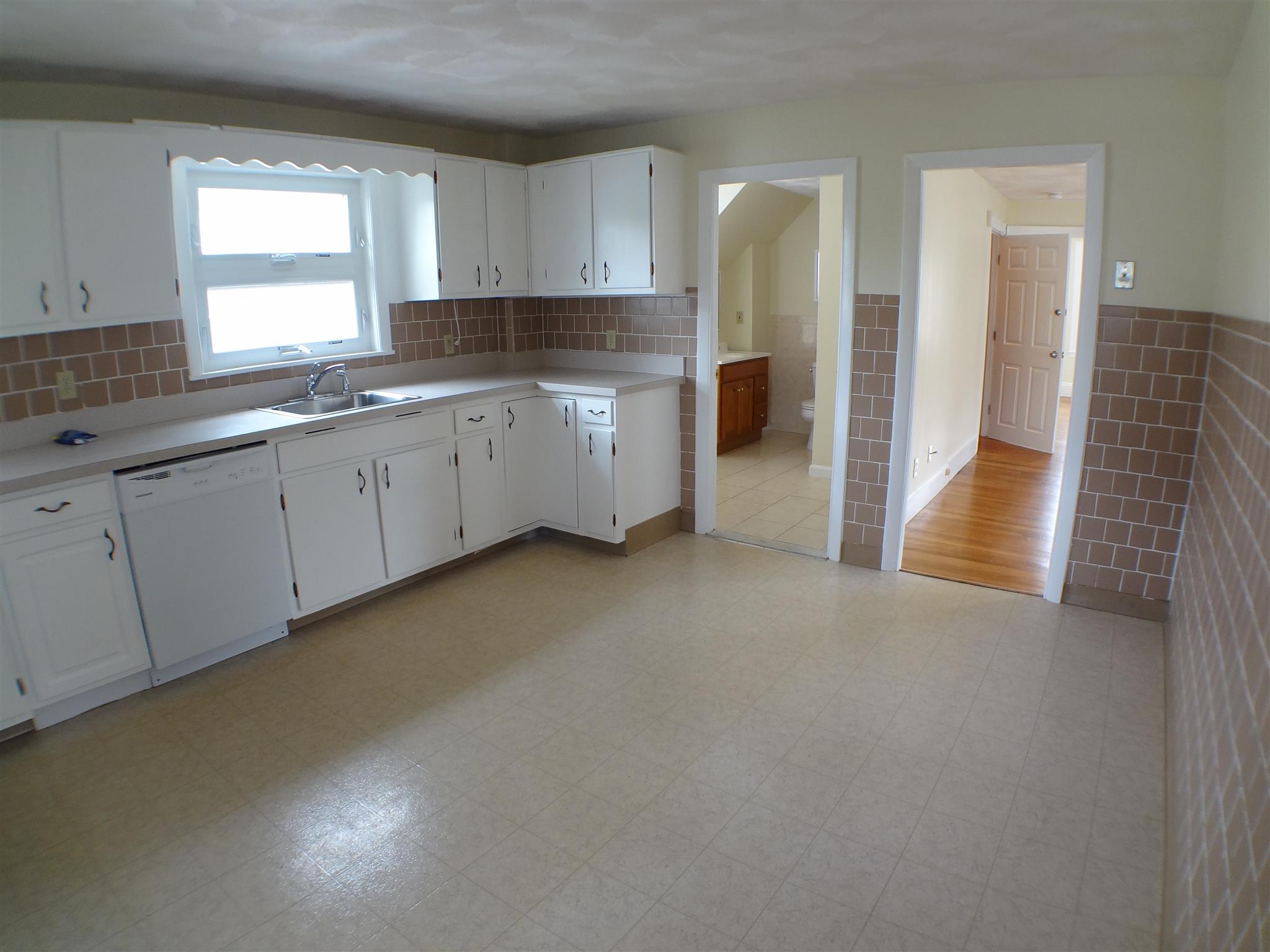 586 Main St, South Medford