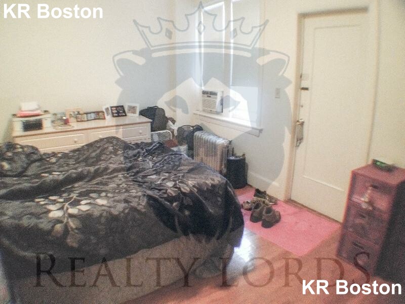 33 Lancaster Ter, Washington Square