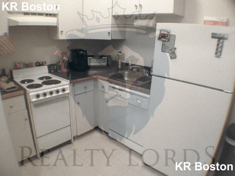 33 Lancaster Ter, Washington Square