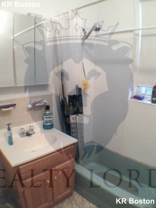 33 Lancaster Ter, Washington Square