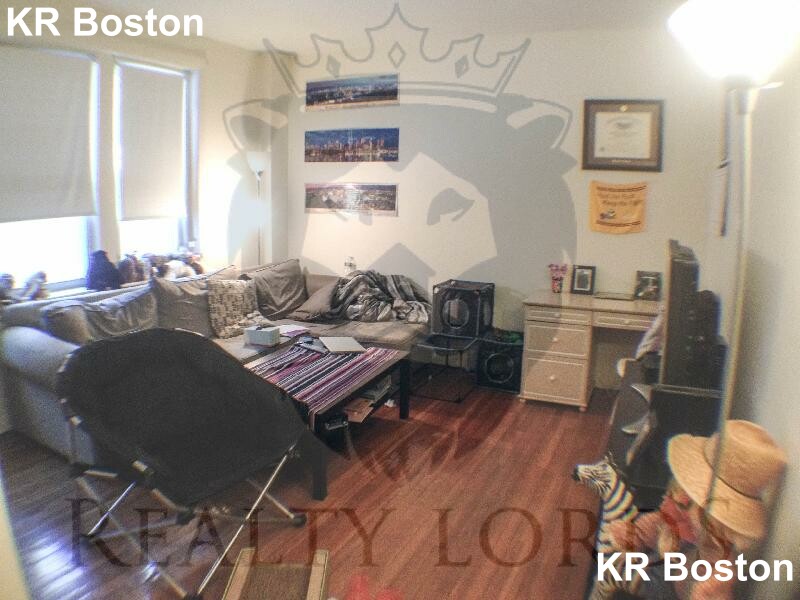 33 Lancaster Ter, Washington Square