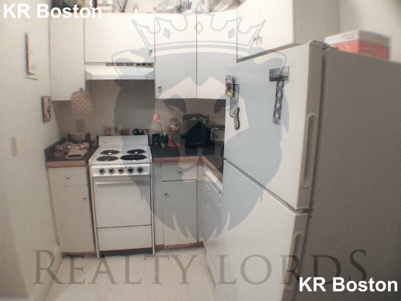 33 Lancaster Ter, Washington Square