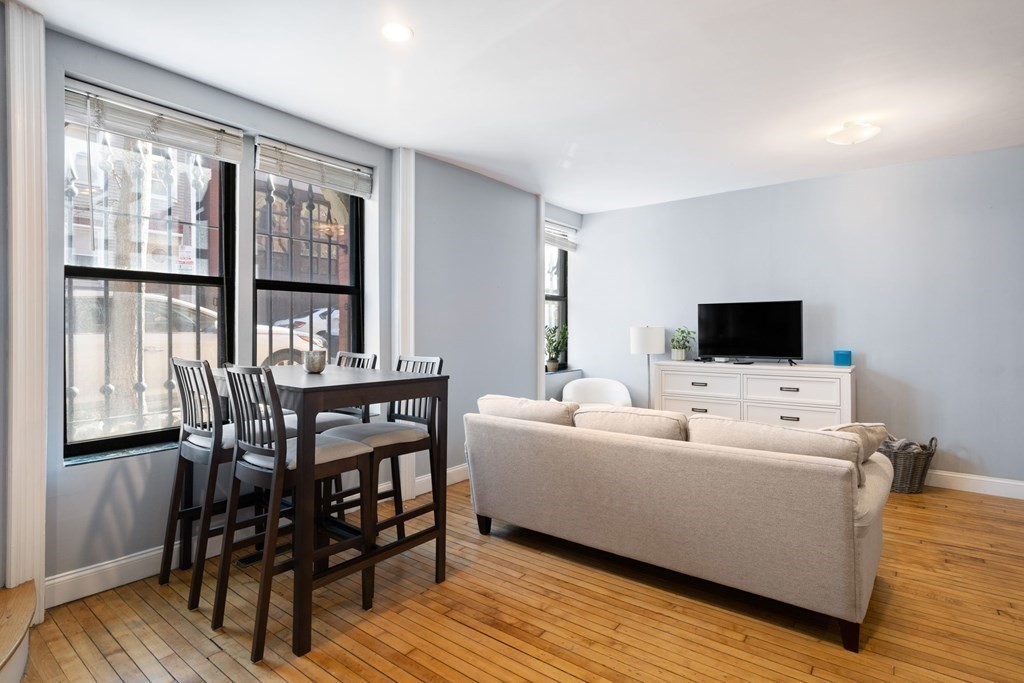 330 E St, South Boston