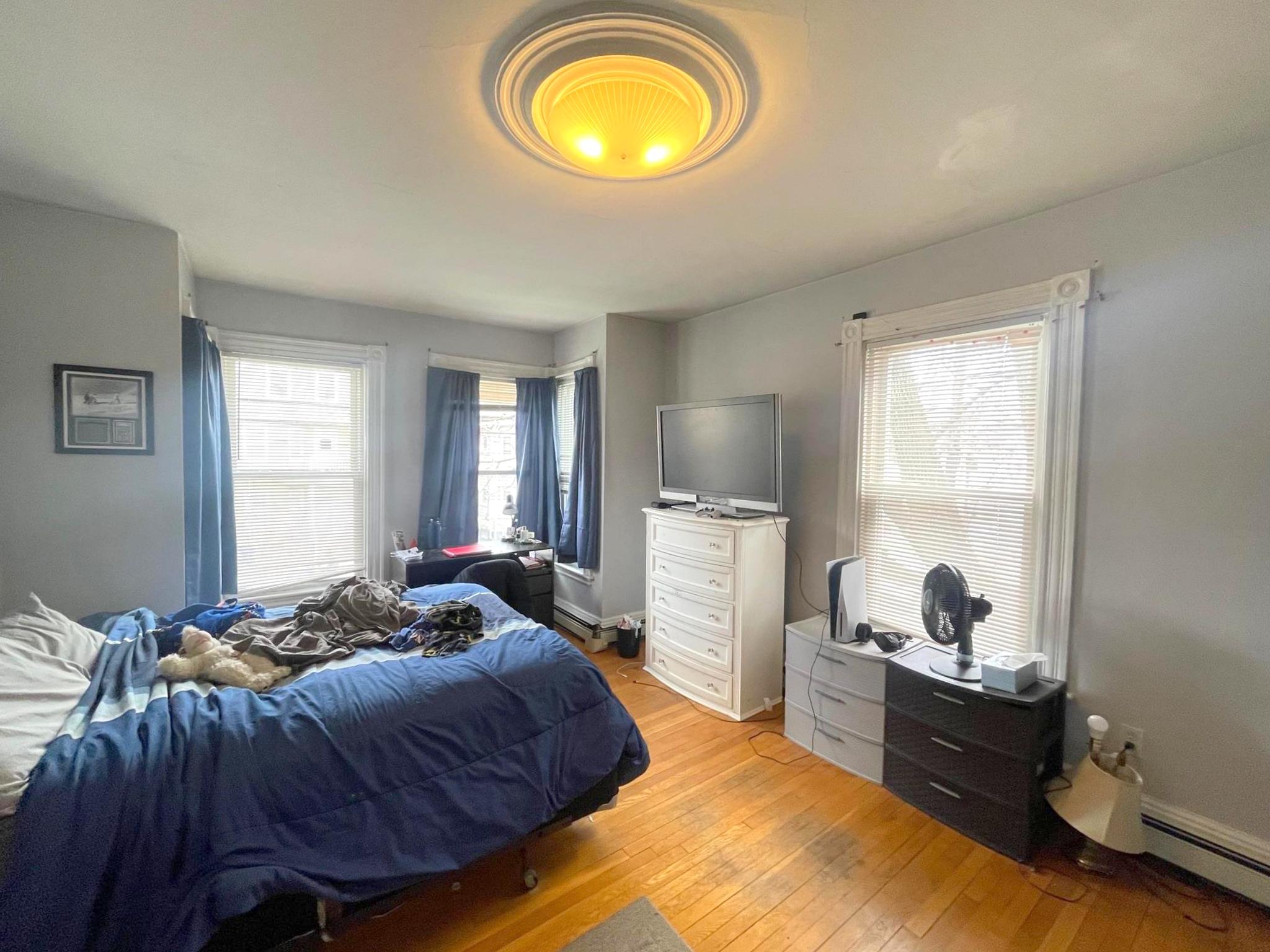 322 Beacon St, Ward Two