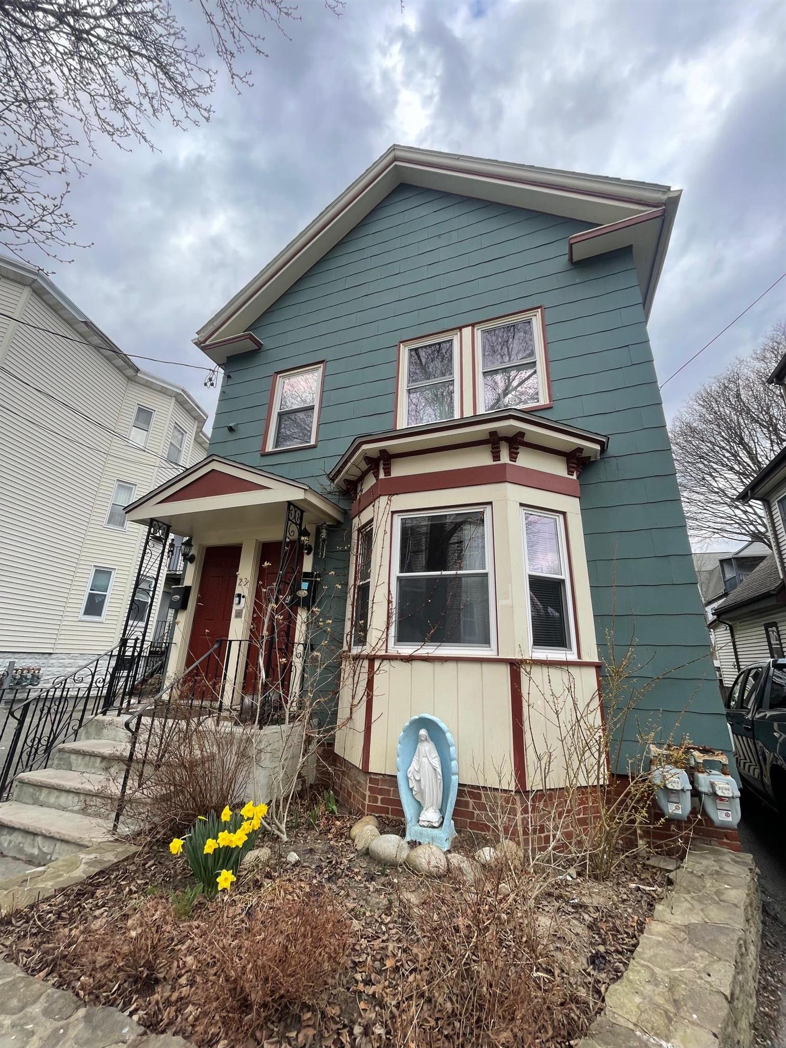 23 Hall St, Powder House Square