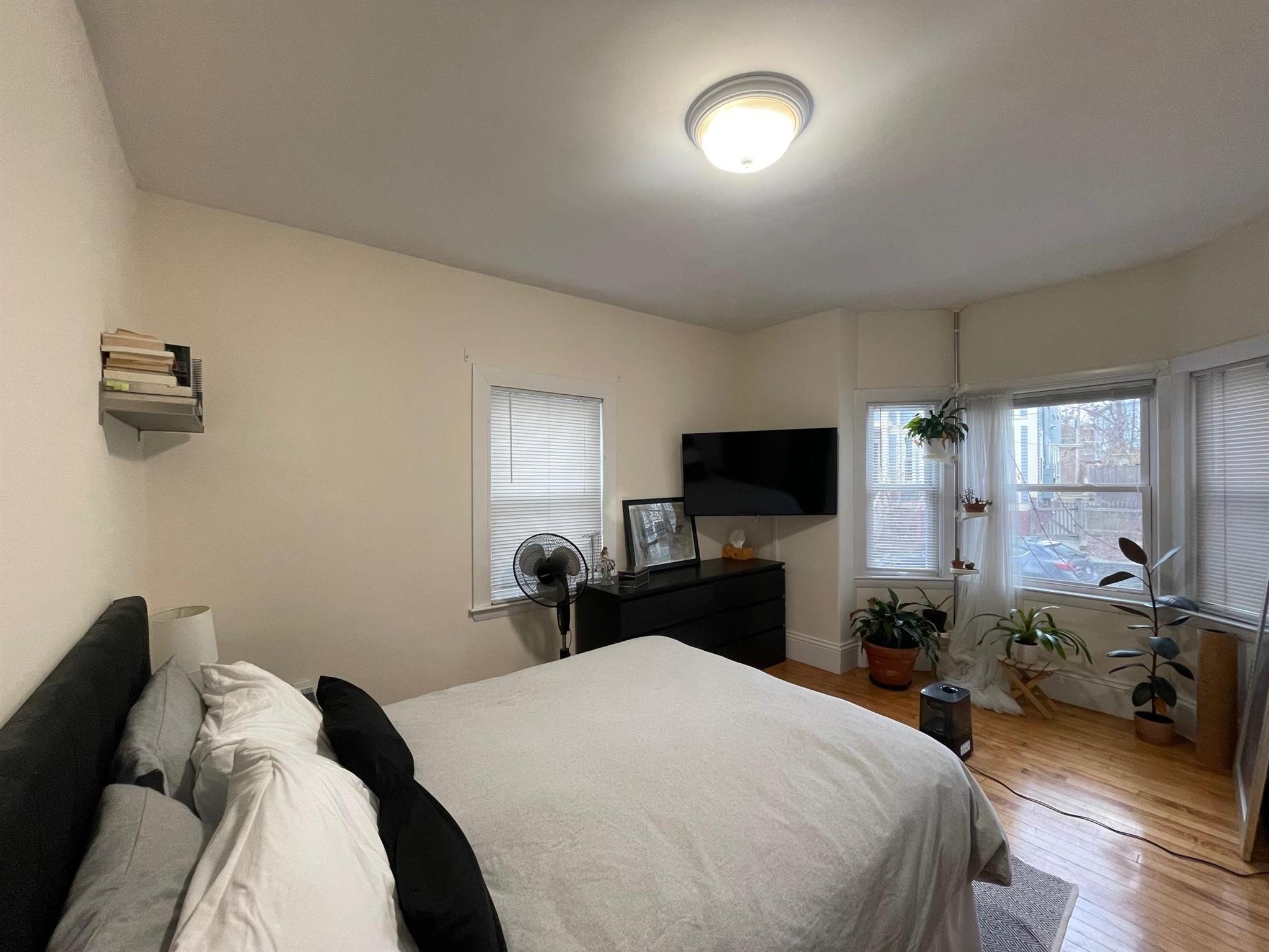 23 Hall St, Powder House Square