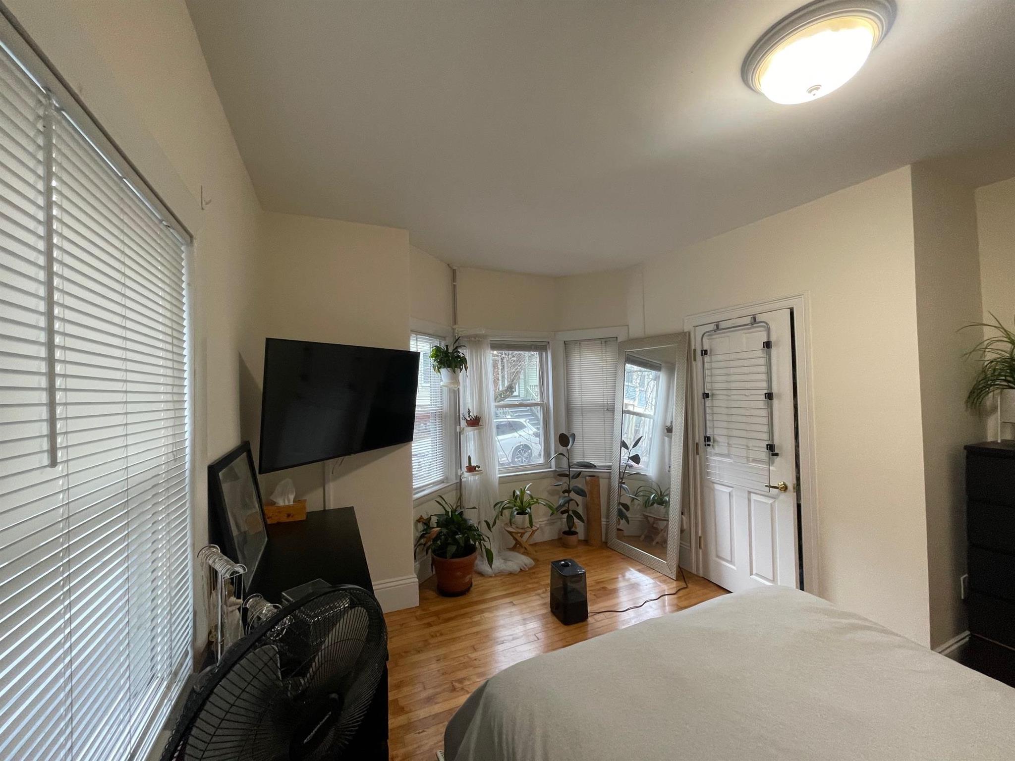 23 Hall St, Powder House Square