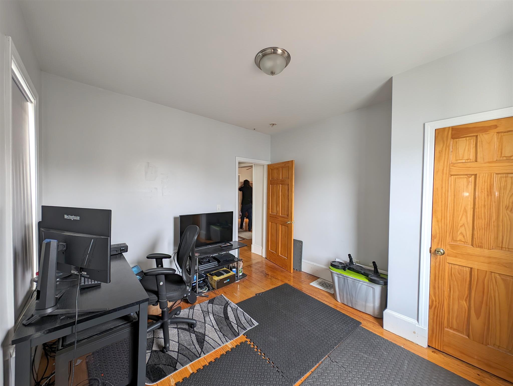 8 Gilman Ter, Winter Hill