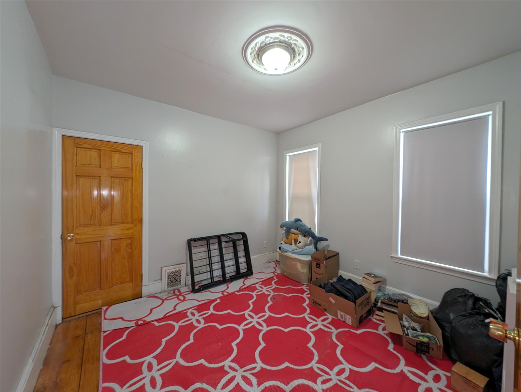 8 Gilman Ter, Winter Hill