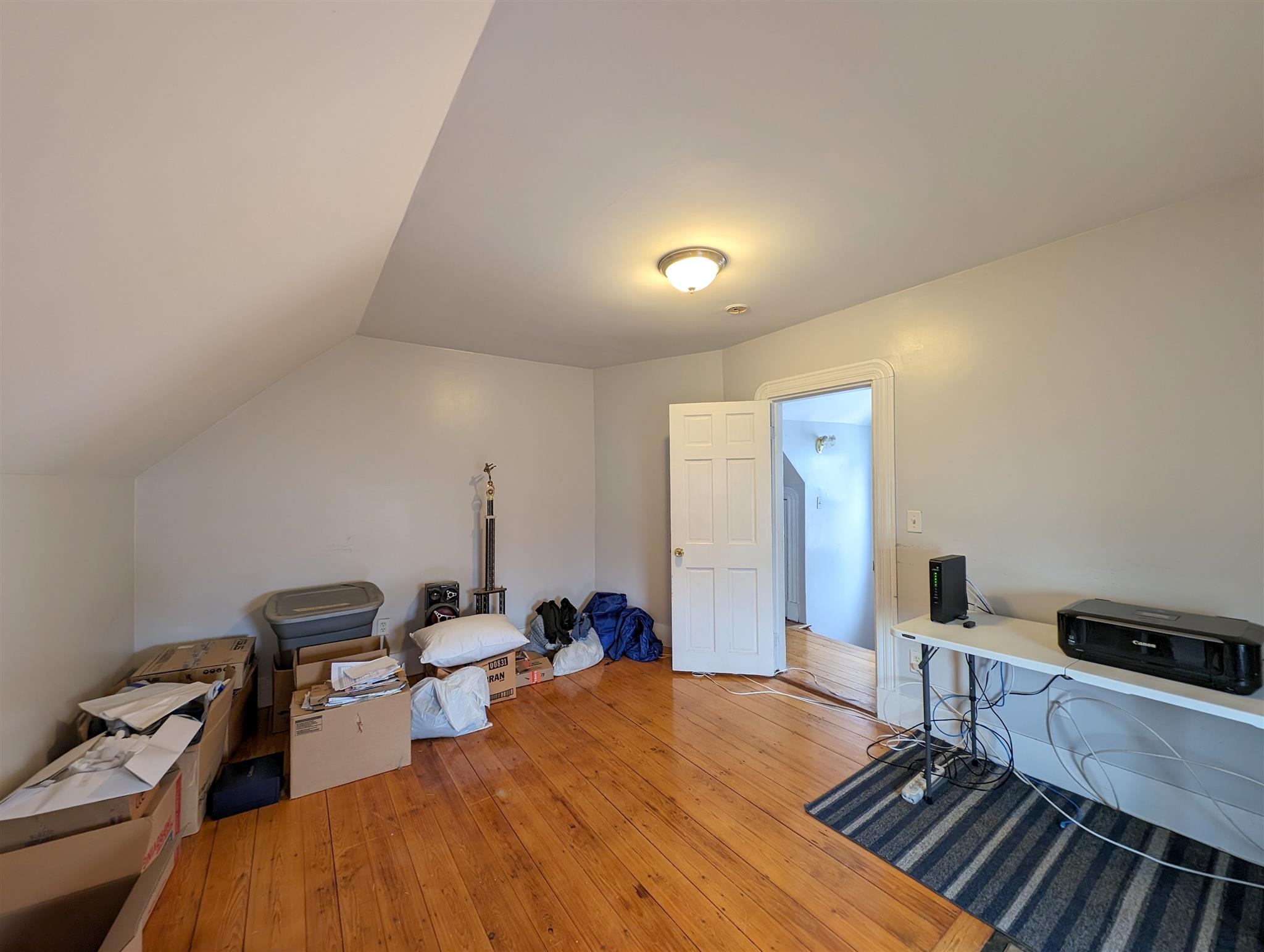 8 Gilman Ter, Winter Hill