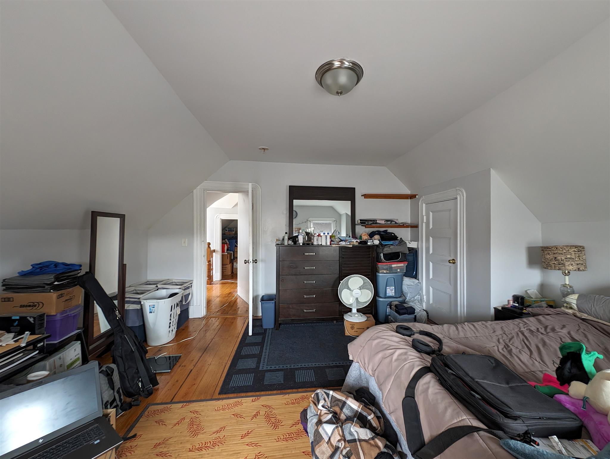 8 Gilman Ter, Winter Hill