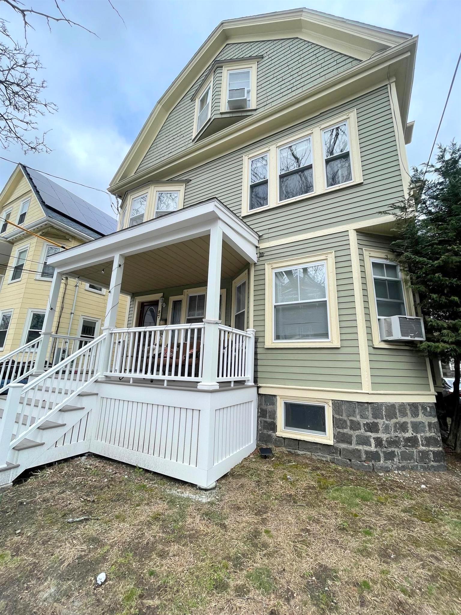 52 Simpson Ave, Tufts