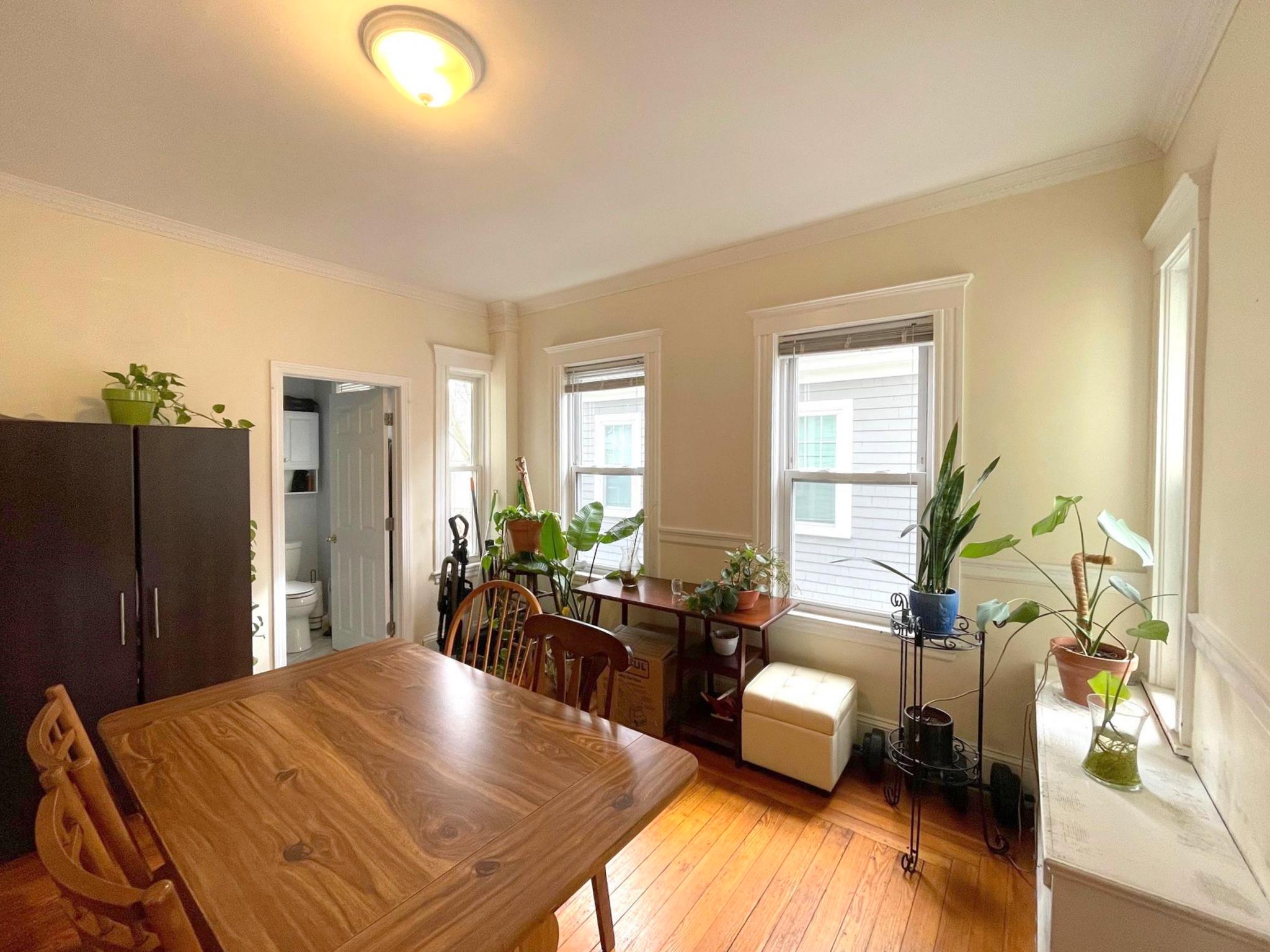 52 Simpson Ave, Tufts