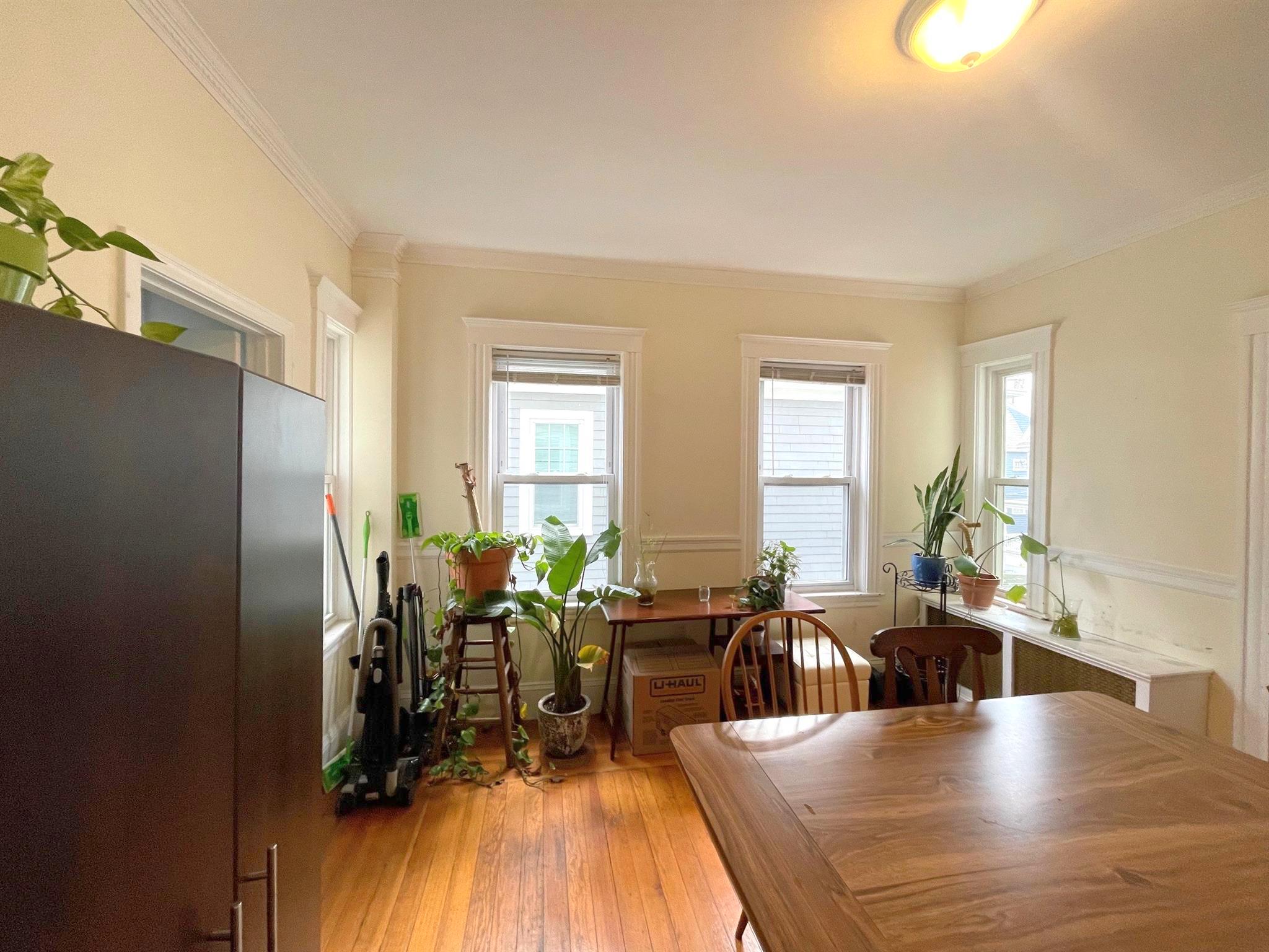 52 Simpson Ave, Tufts