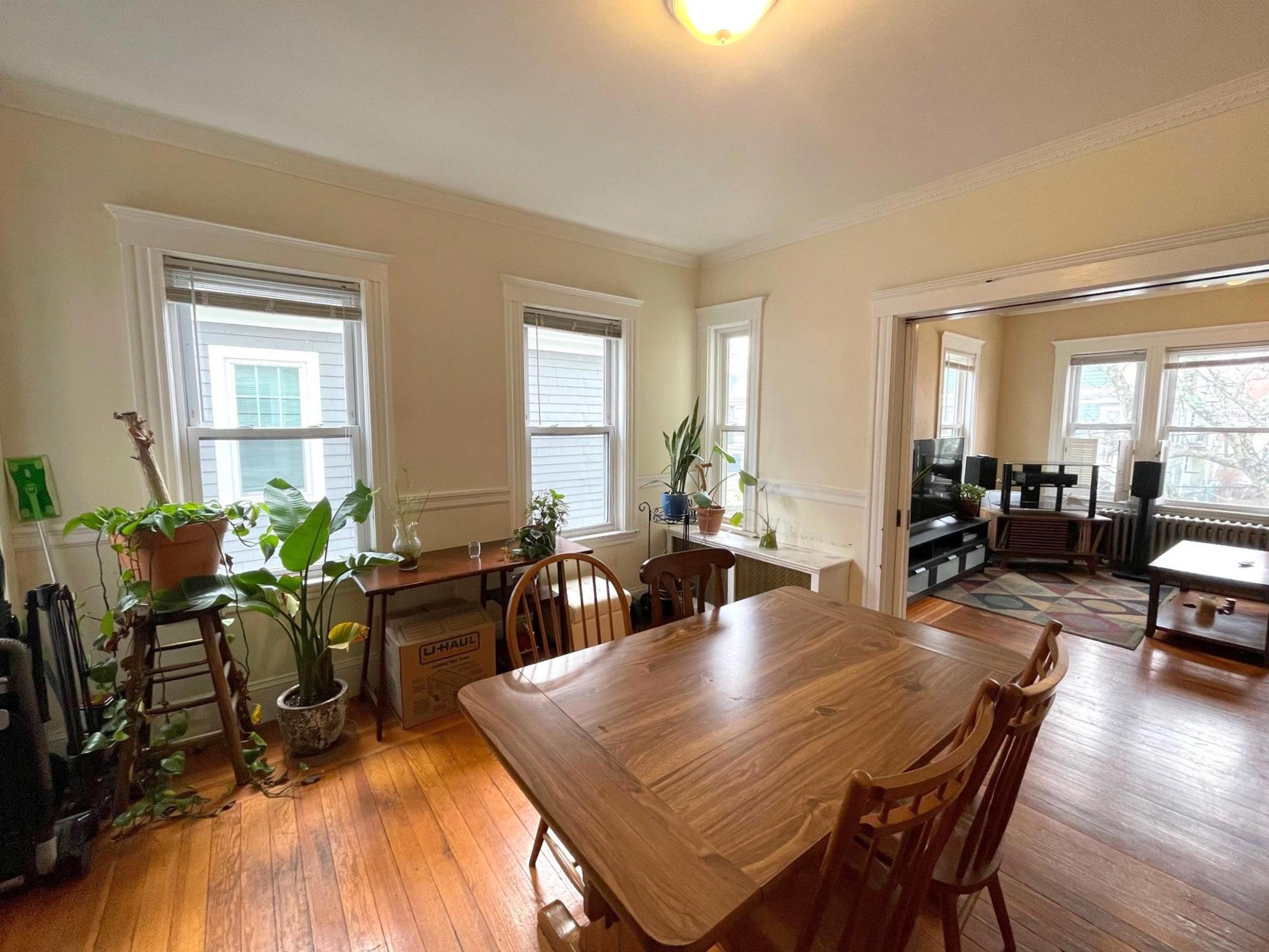 52 Simpson Ave, Tufts