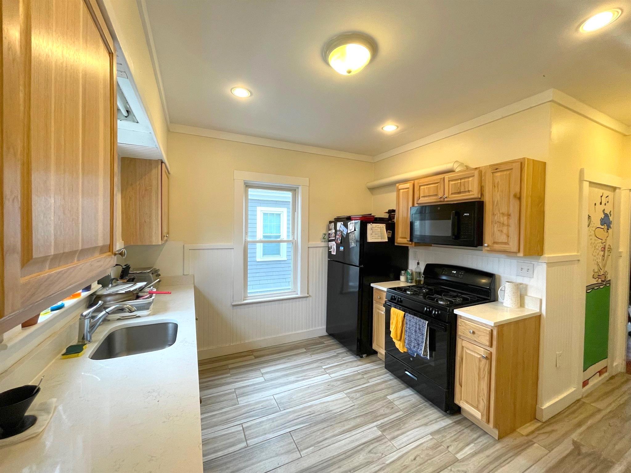 52 Simpson Ave, Tufts