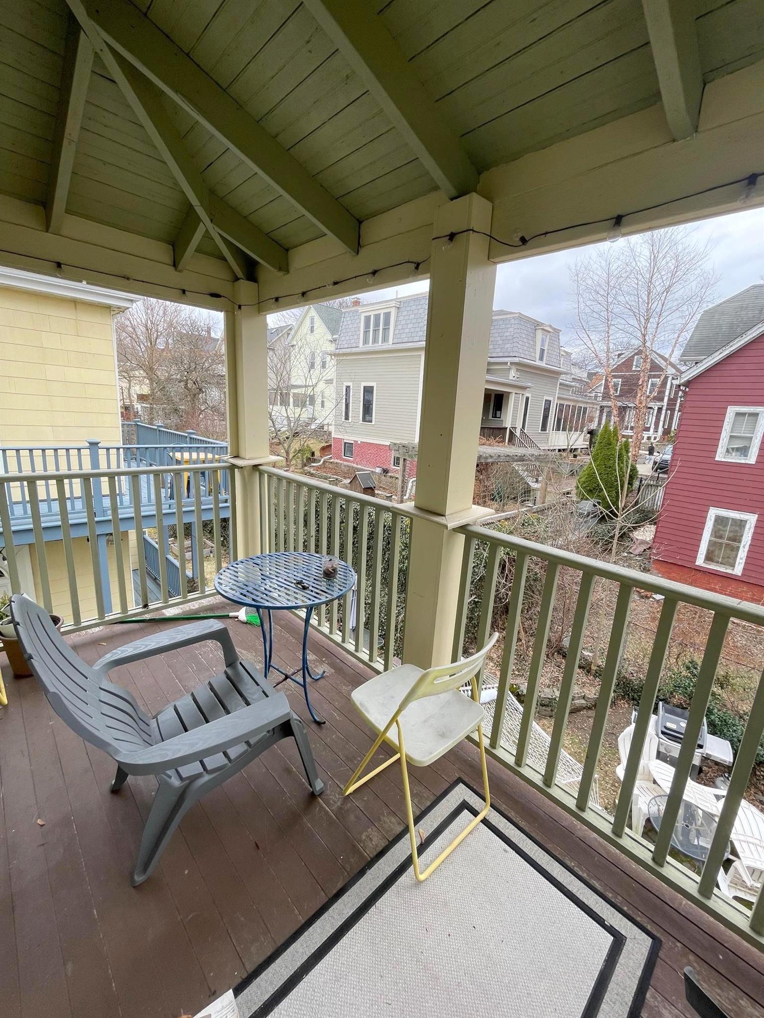 52 Simpson Ave, Tufts