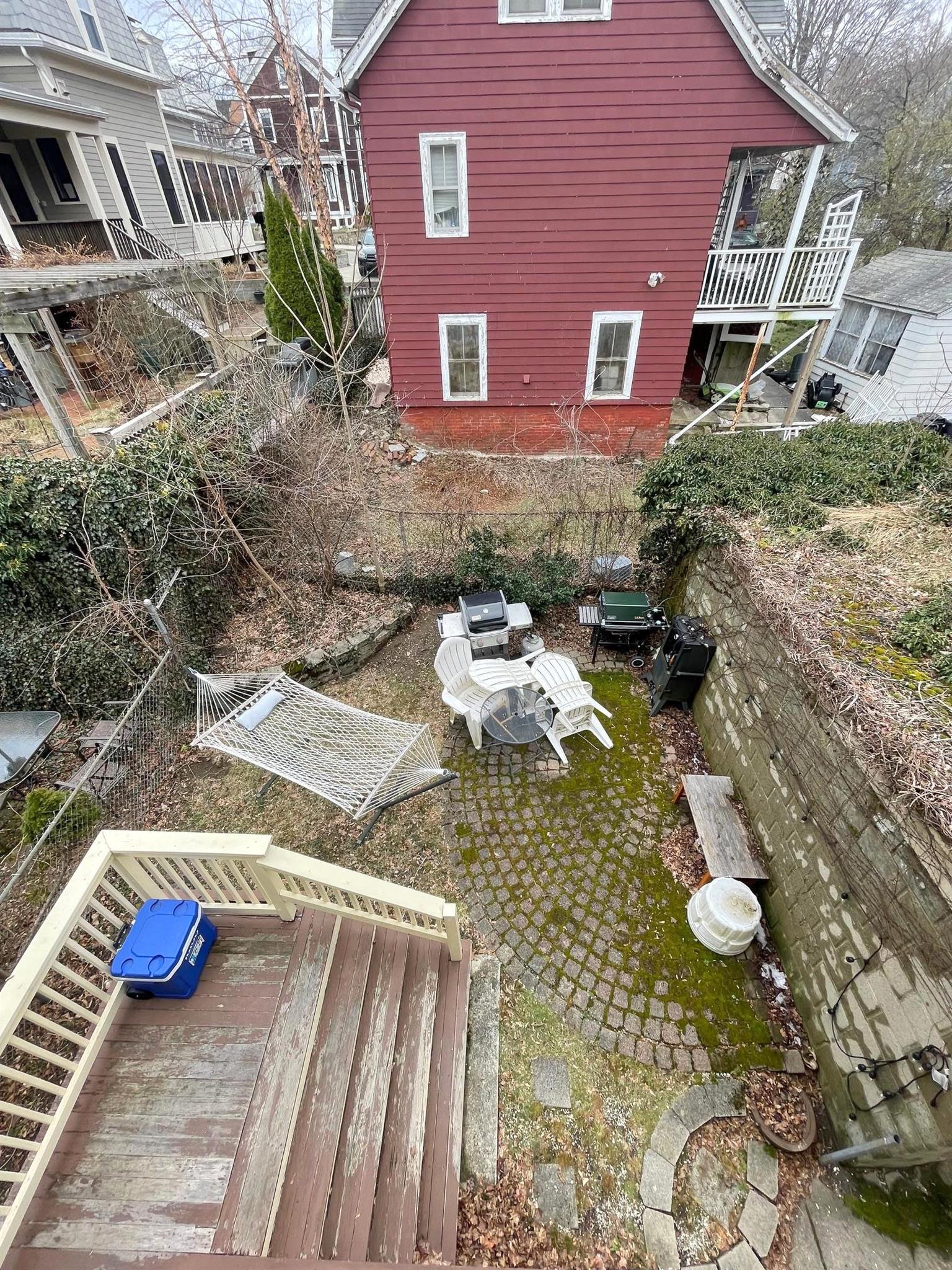 52 Simpson Ave, Tufts