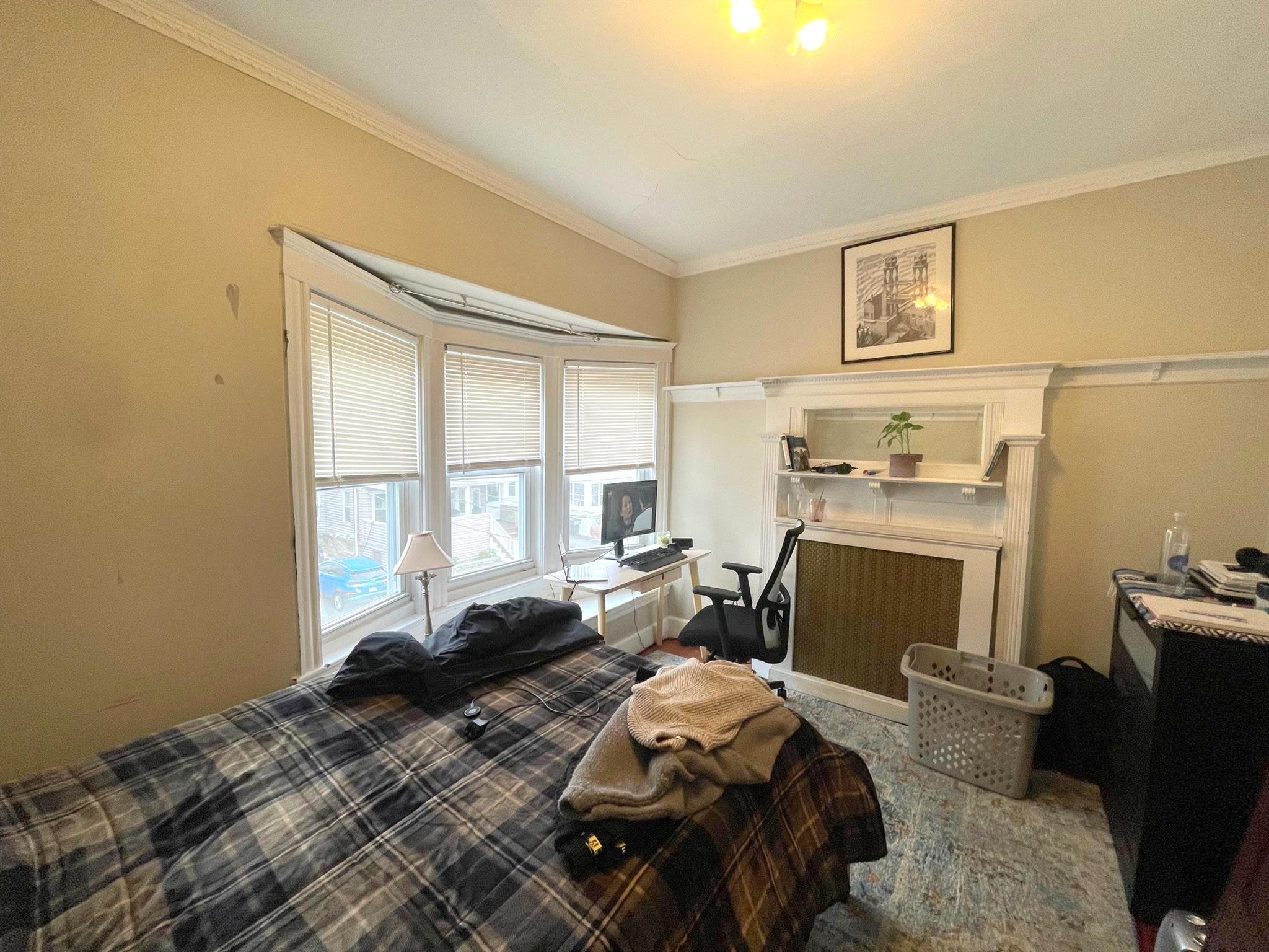 52 Simpson Ave, Tufts