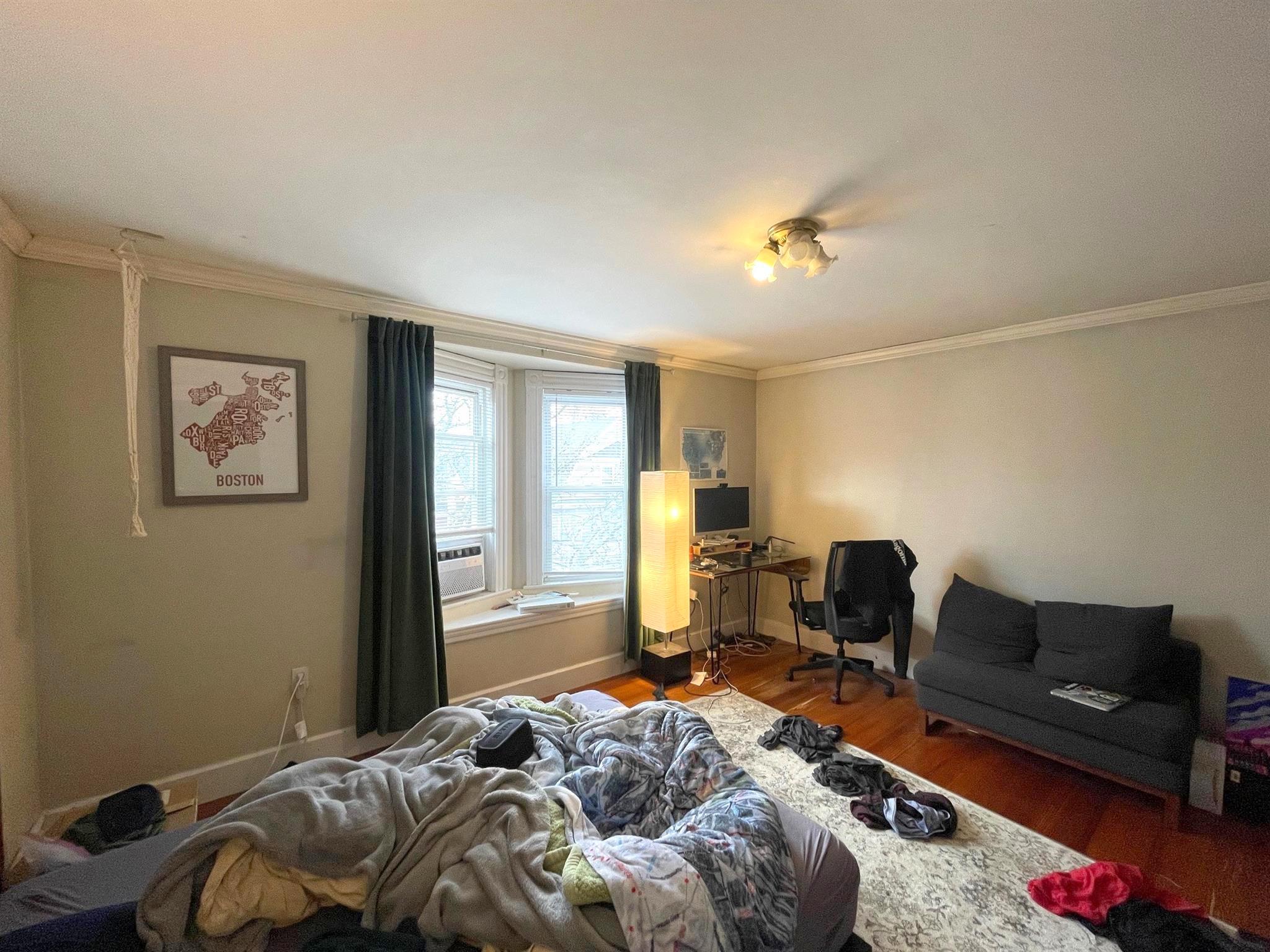 52 Simpson Ave, Tufts