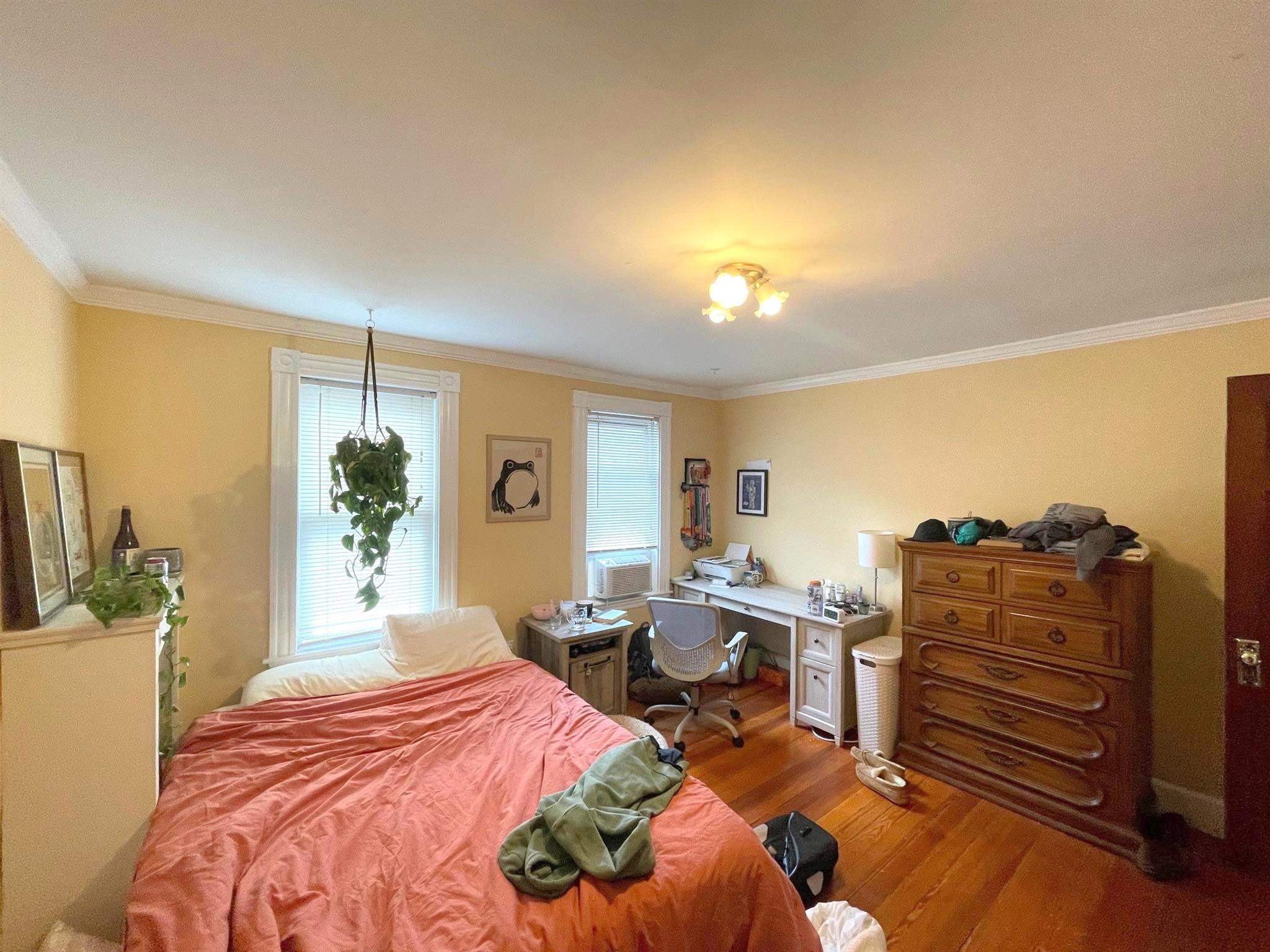 52 Simpson Ave, Tufts