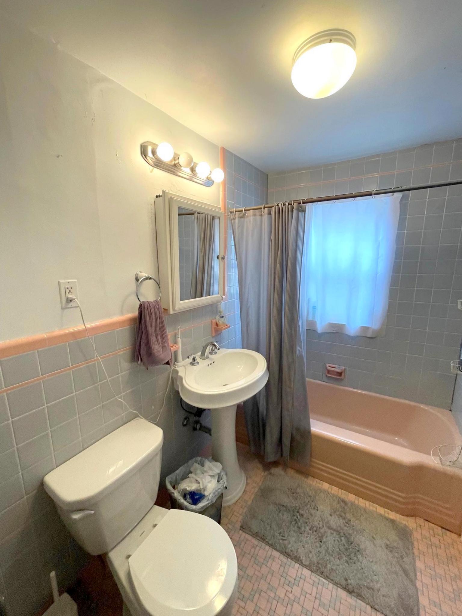 52 Simpson Ave, Tufts