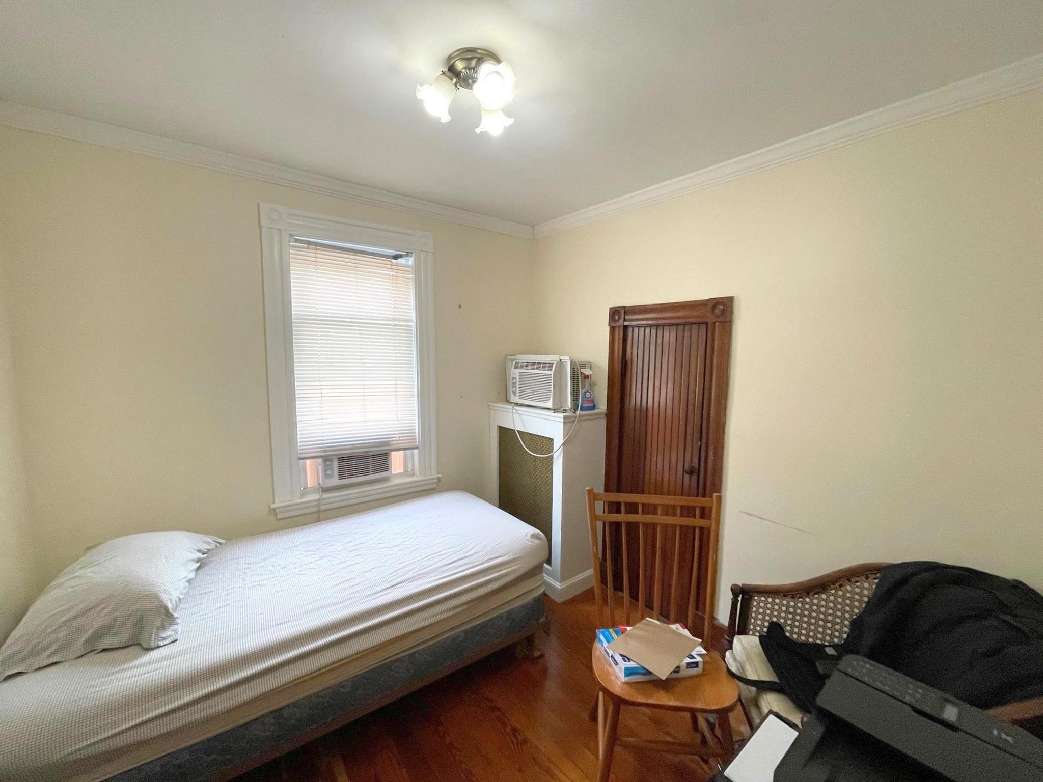 52 Simpson Ave, Tufts