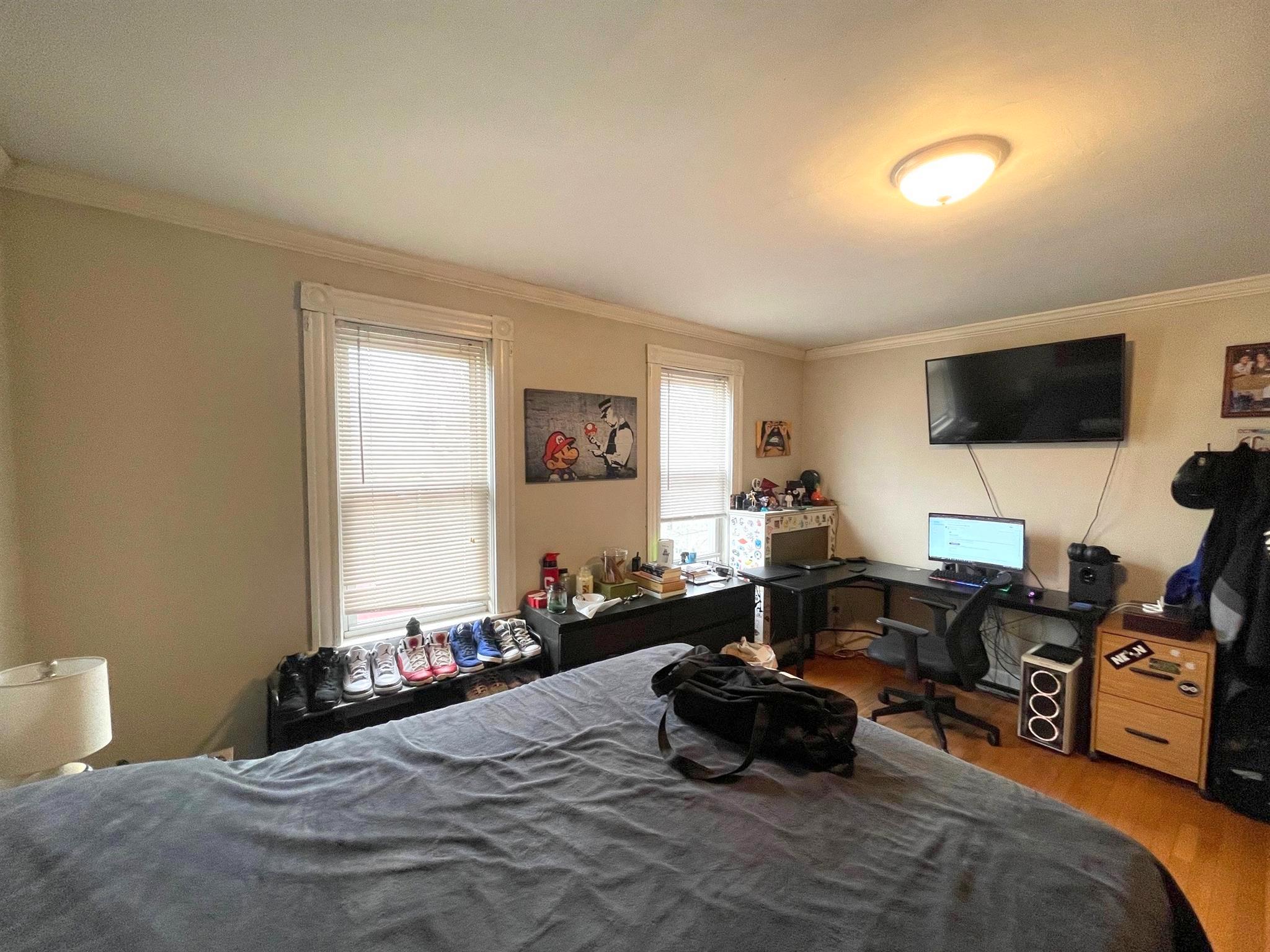 52 Simpson Ave, Tufts